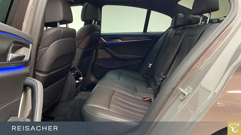 BMW 550 i A xDrive Lim StdHzg,GSD,AHK,DAProf,Leder,A — photo 8