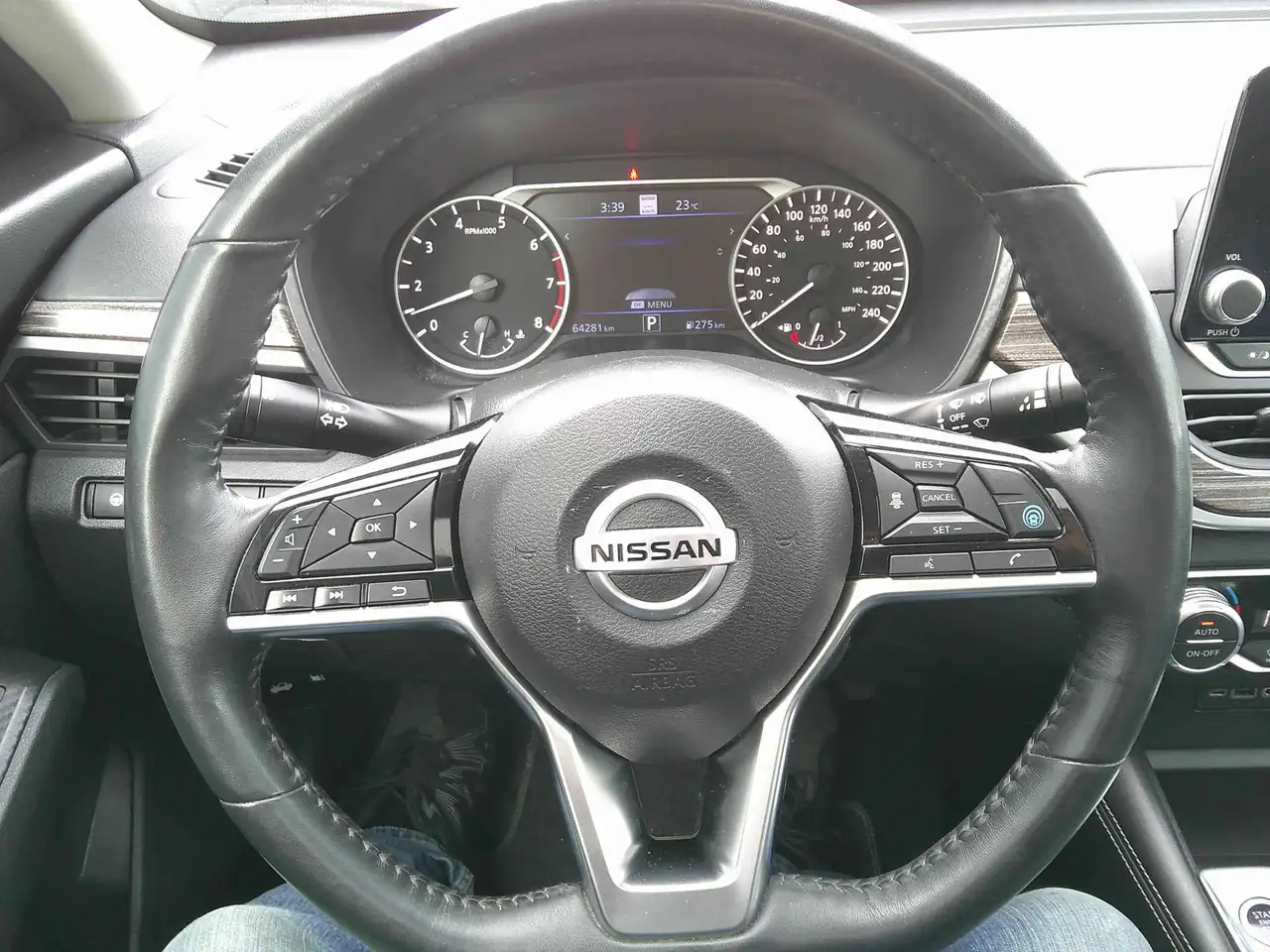 Nissan Altima снимка Nissan Altima