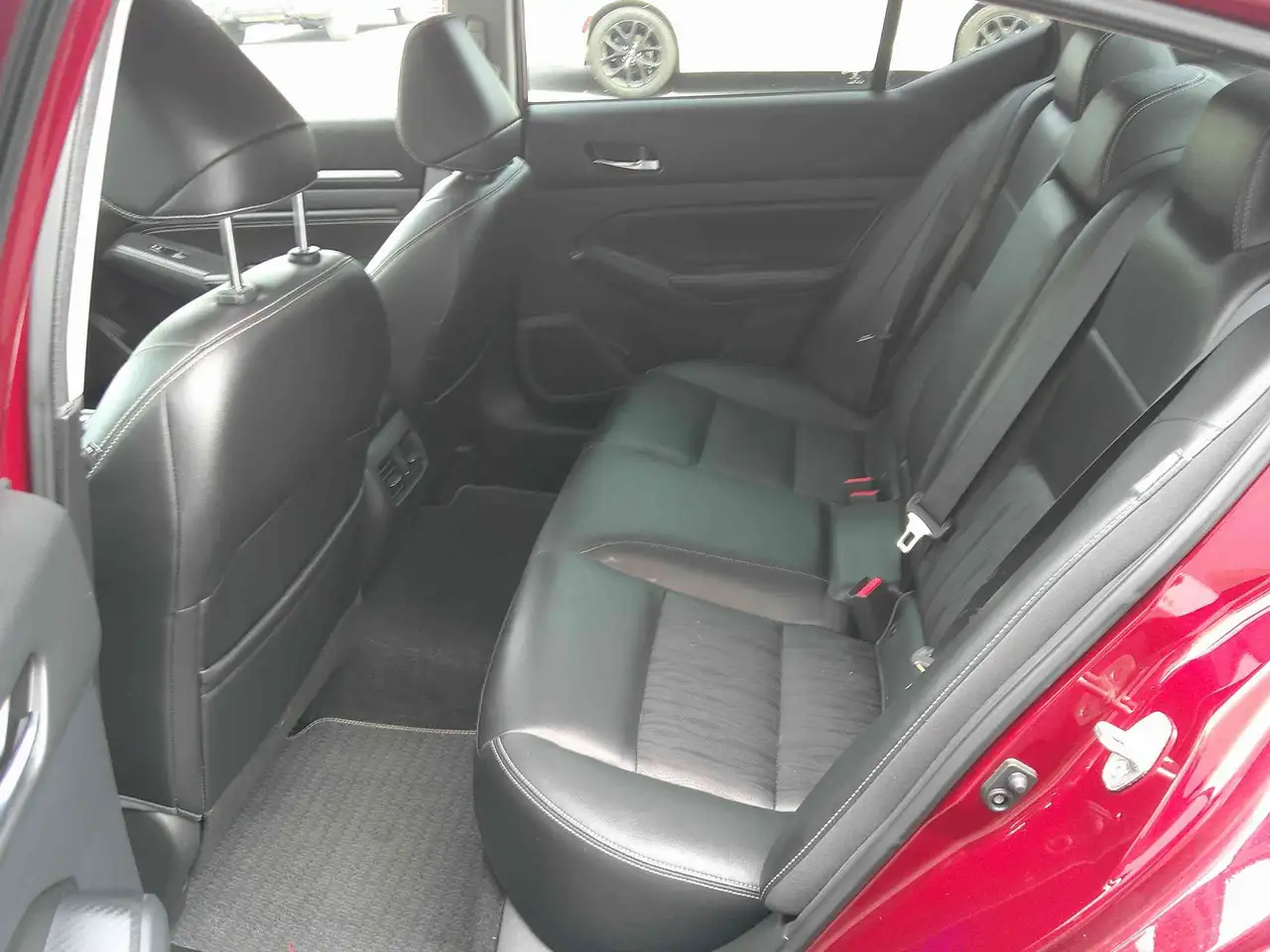 Nissan Altima снимка Nissan Altima