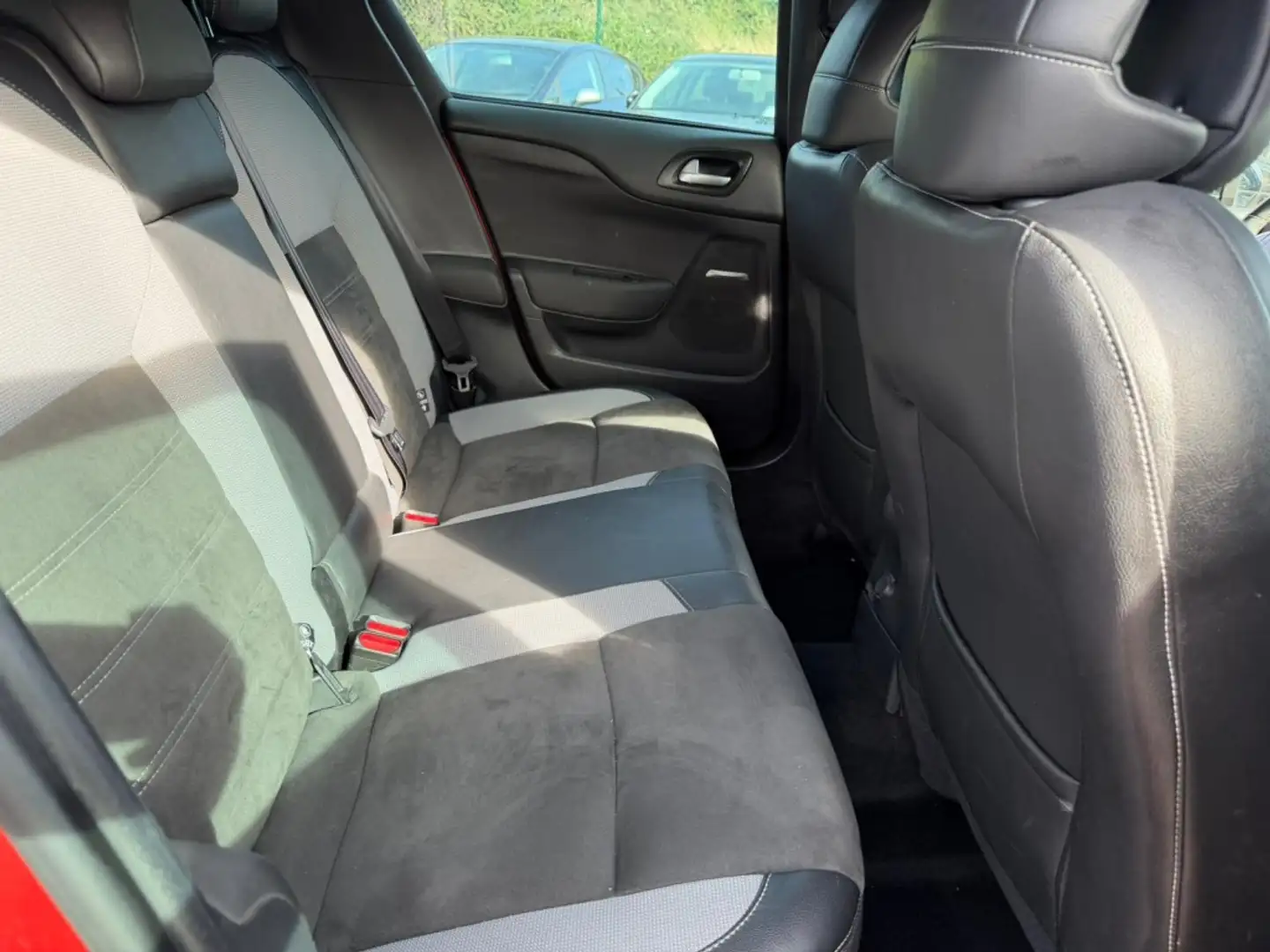 DS Automobiles DS 4 Crossback 1.6BlueHDi S&S Style EAT6 - 2