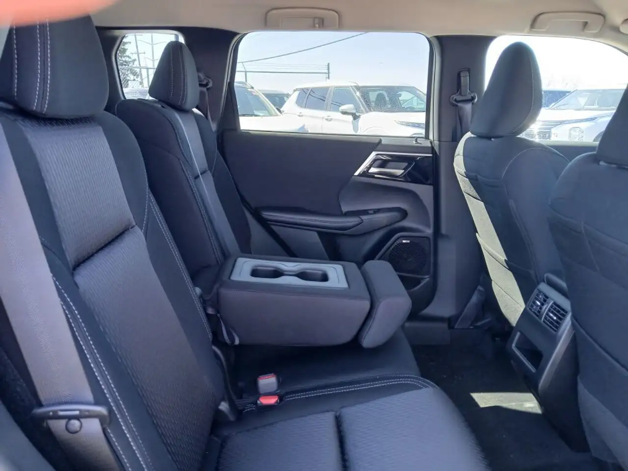 Mitsubishi Outlander снимка Mitsubishi Outlander