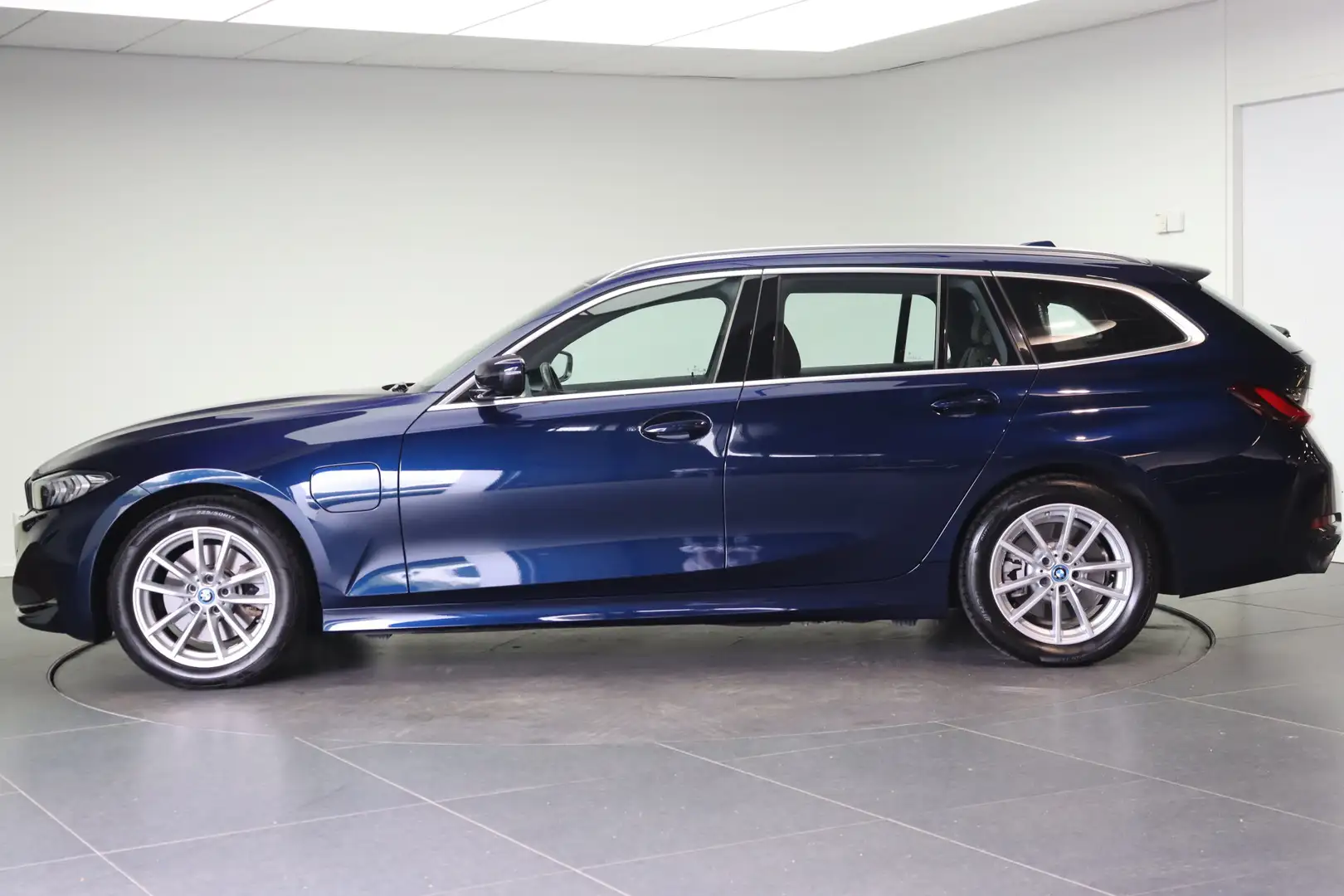 BMW 330 3 serie Touring 330e Automaat / Sportstoelen / Sto Bleu - 2