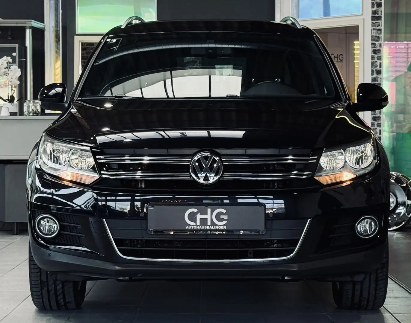 Volkswagen Tiguan Life 4Motion |AHK|2.Hand|Allrad| Schwarz - 2