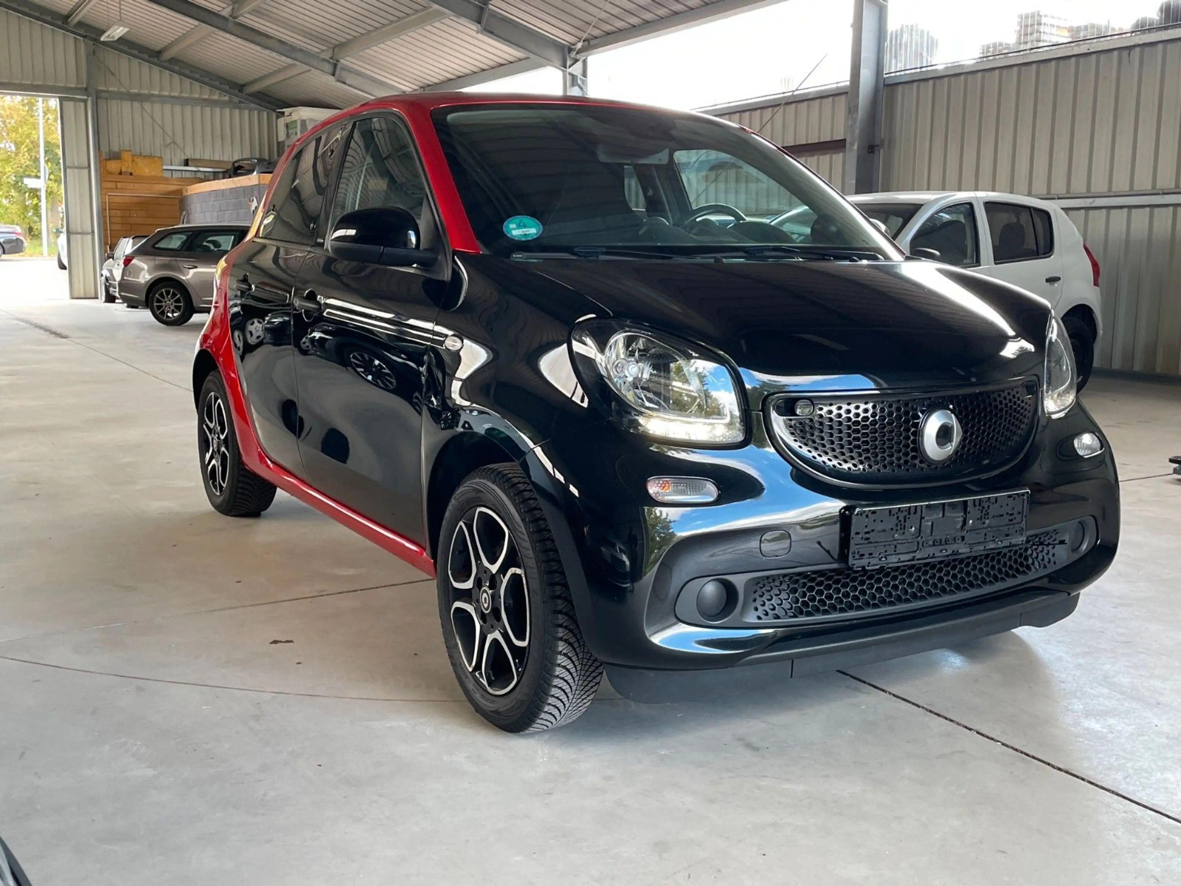 smart forFour forfour*TüvNeu*PDC*NAVI*JBL* — photo 2