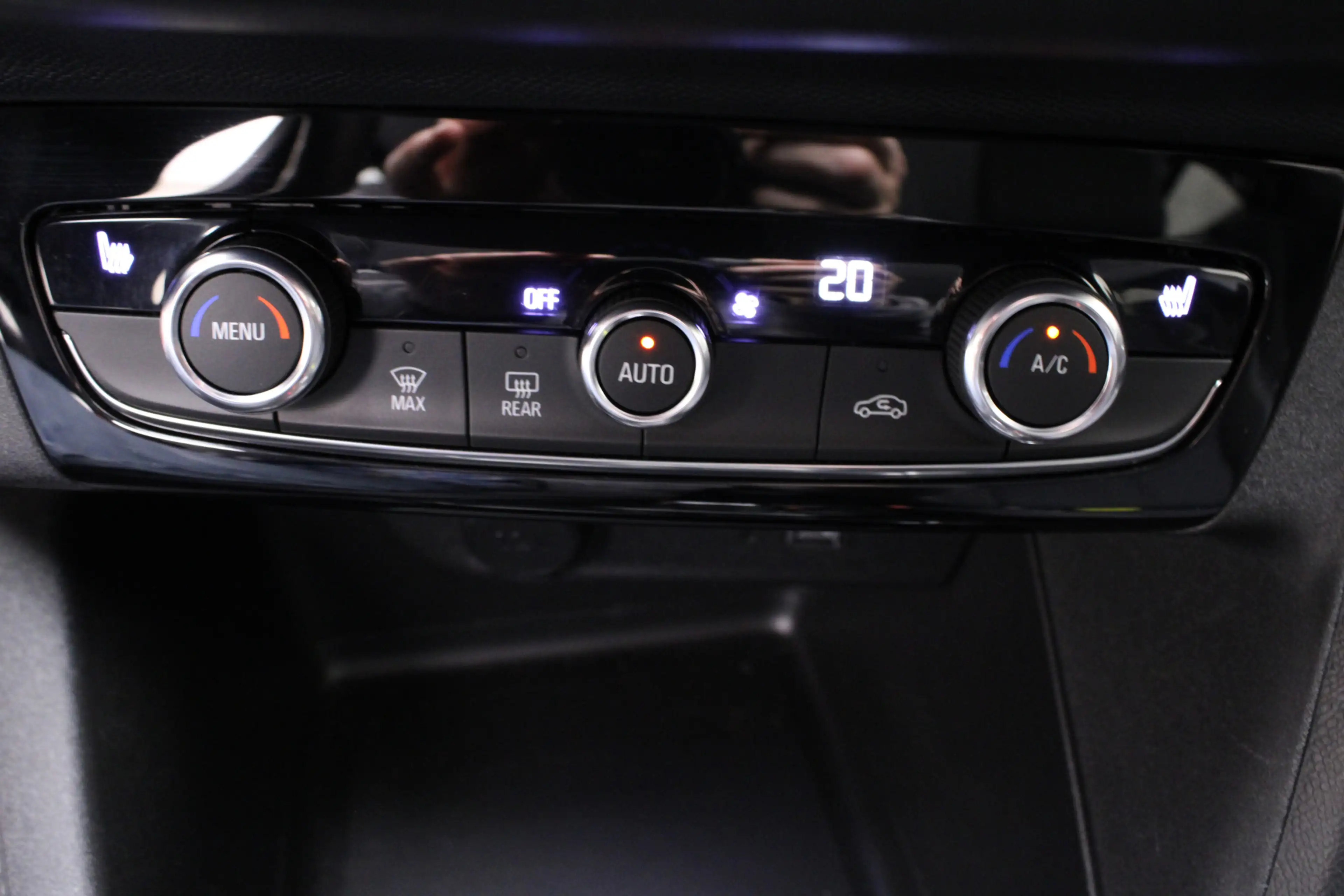 Opel Corsa-e Elegance 50 kWh | Climate control | Navi fullmap | — photo 27