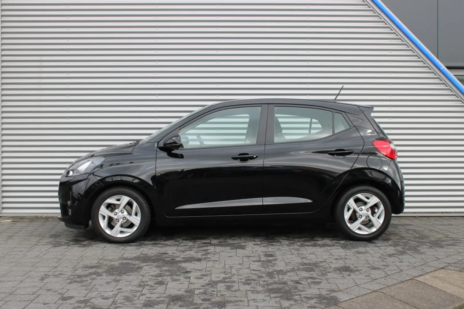 Hyundai i10 1.0 Comfort + Lichtmetaal / Stoel / Stuurverwarmin Zwart - 2