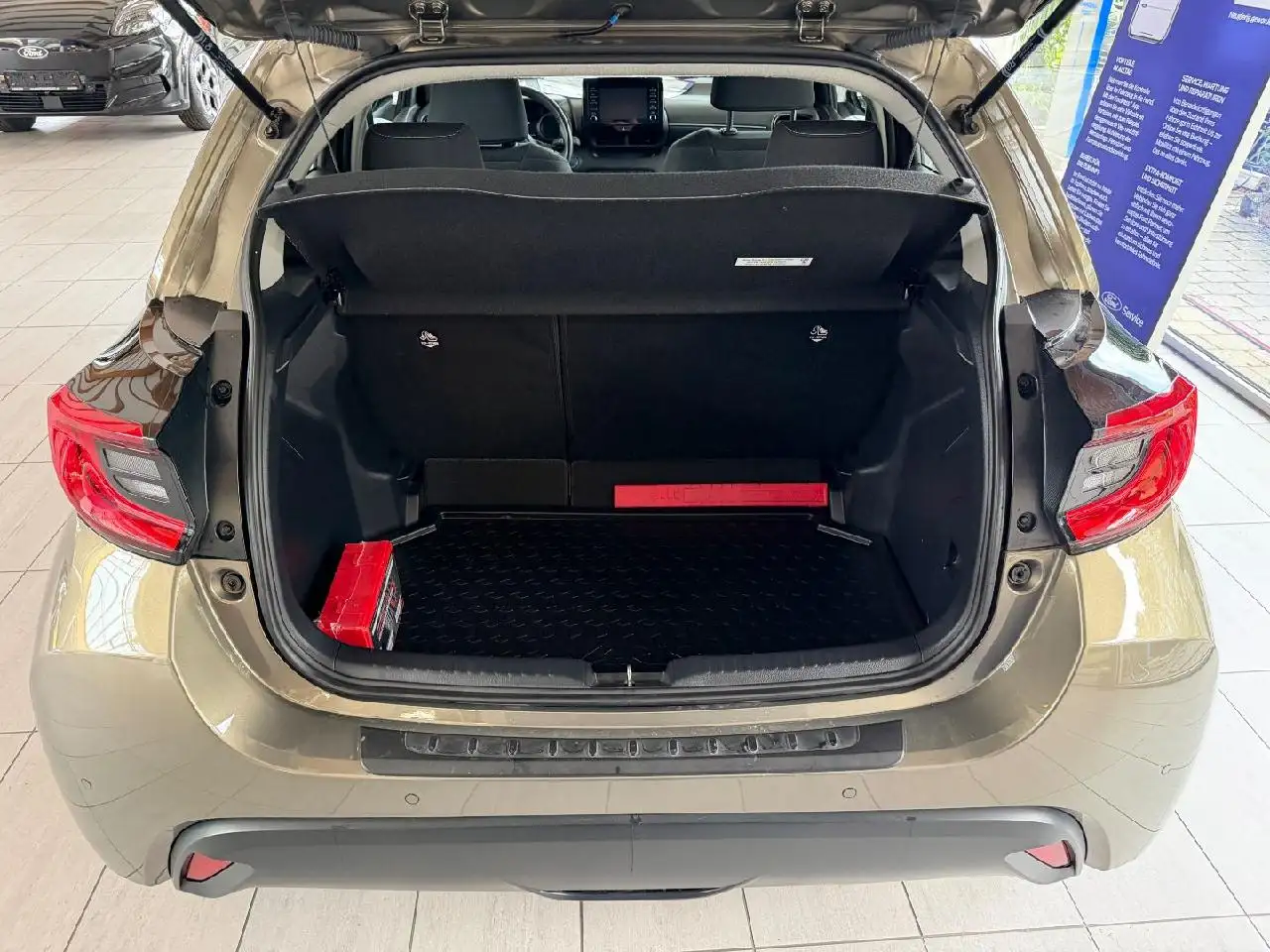 Toyota Yaris Hybrid Team Deutschland, миниатюра 5