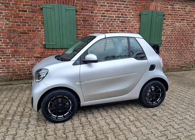 smart forTwo Cabrio EQ MY2022*BRABUS*LED*JBL*GR.LADER*BATZERTIF