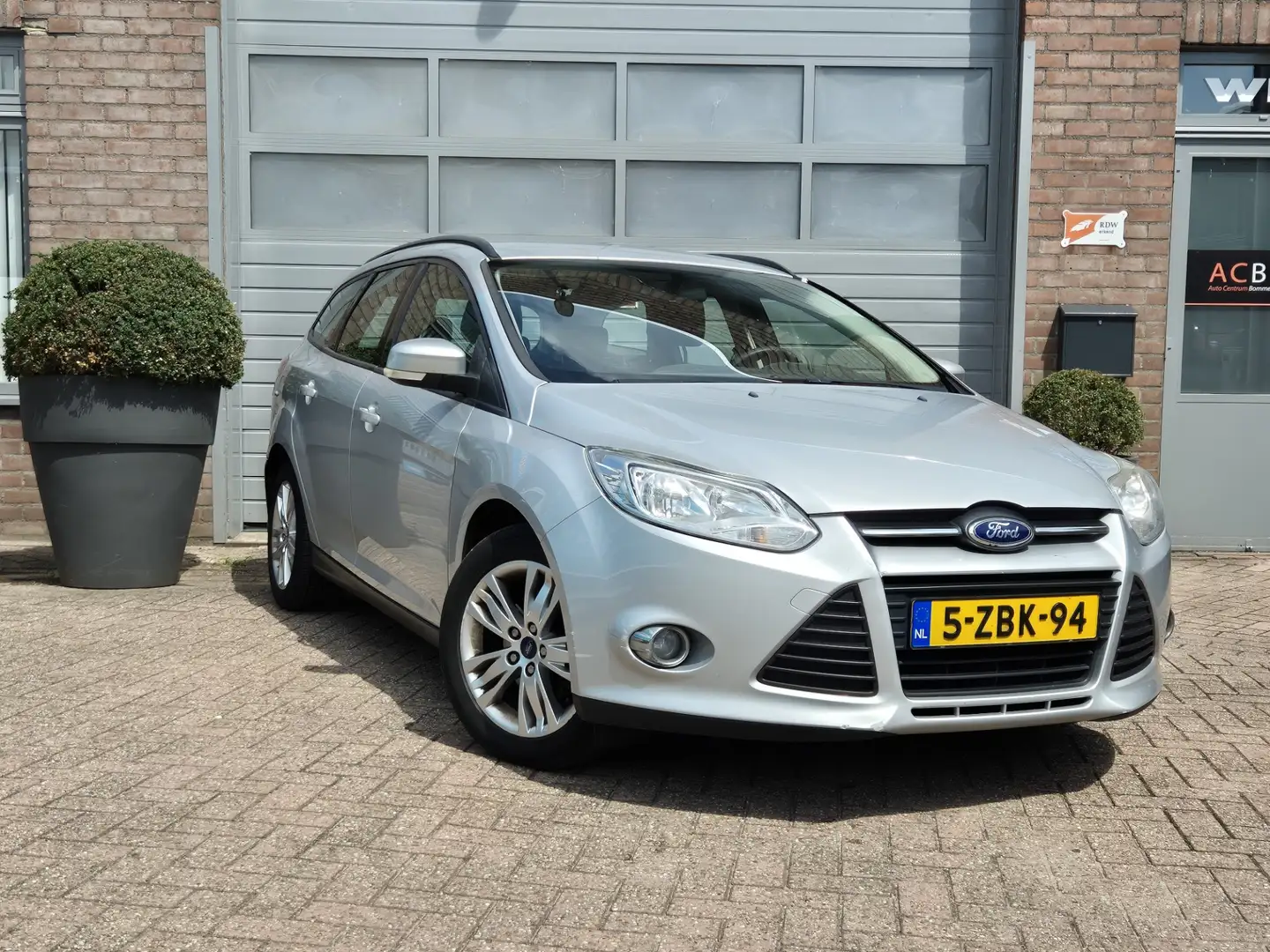 Ford Focus Wagon 1.6 TDCI Trend Airco Grijs - 1