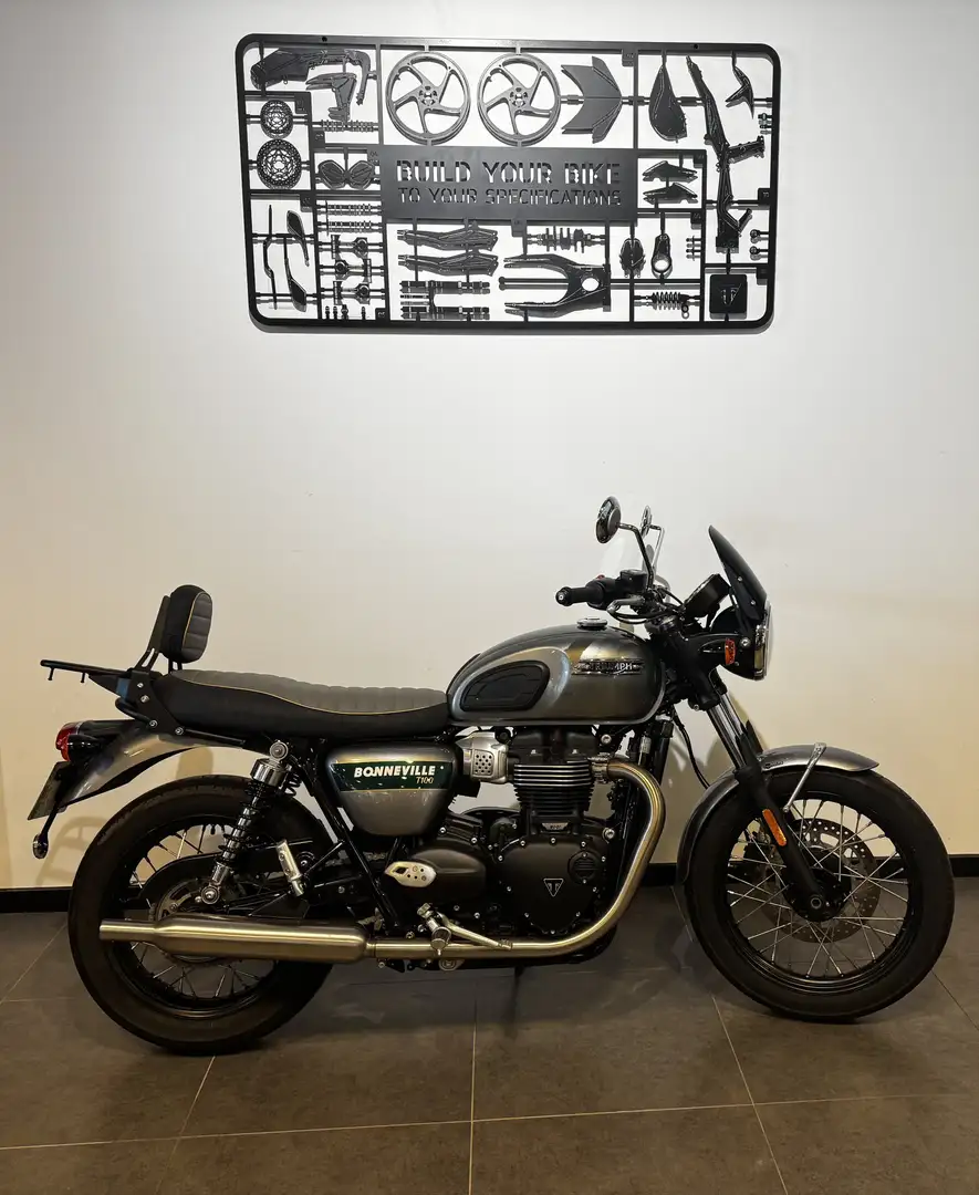 Triumph Bonneville T100 Verde - 1