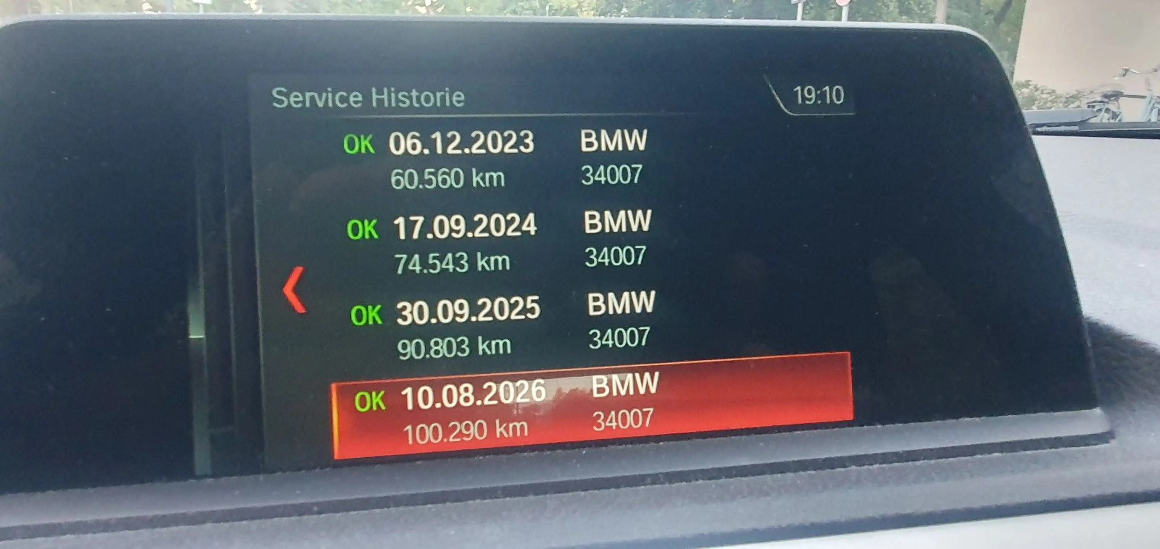 BMW 118 iA Advantage Navi LED Sportsitze Garage — photo 14