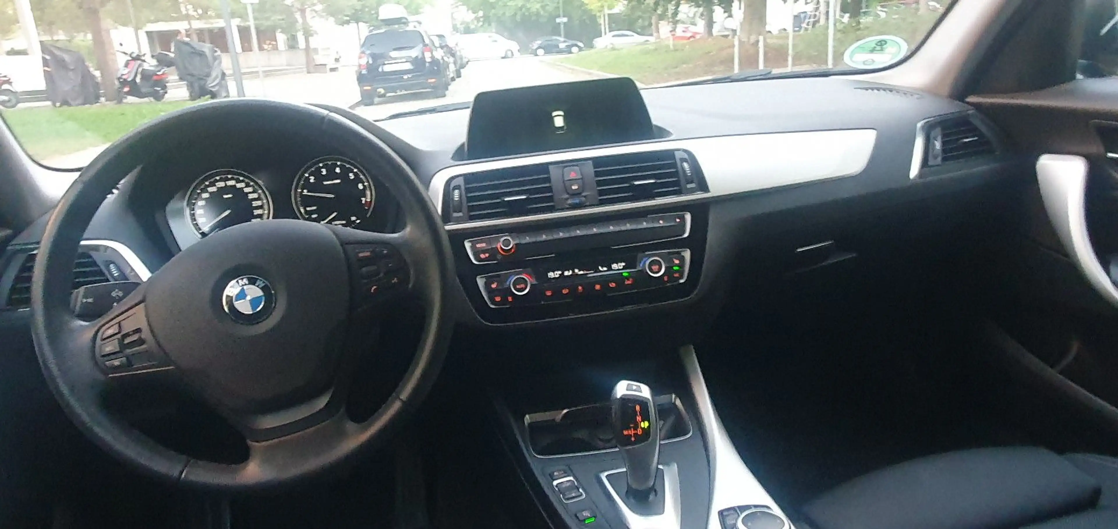 BMW 118 iA Advantage Navi LED Sportsitze Garage — photo 8