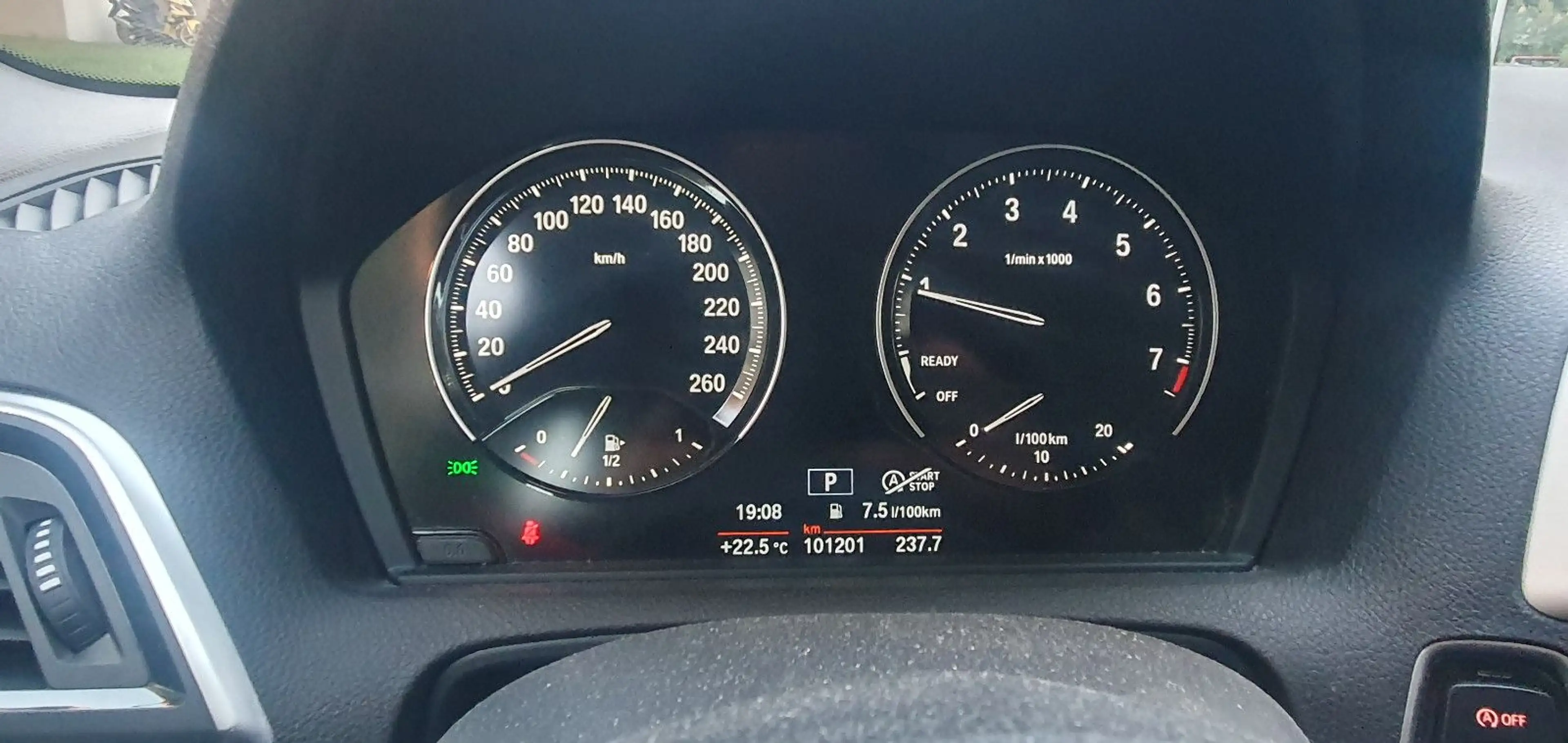 BMW 118 iA Advantage Navi LED Sportsitze Garage — photo 12