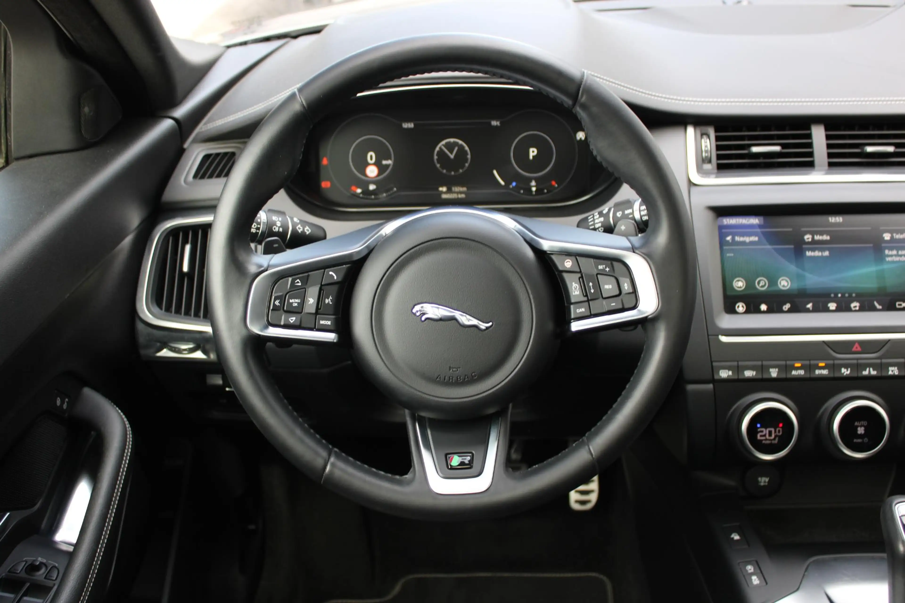 Jaguar E-Pace 2.0 P200 AWD | Pano | Stoel+stuur verwarming | ACC — photo 10