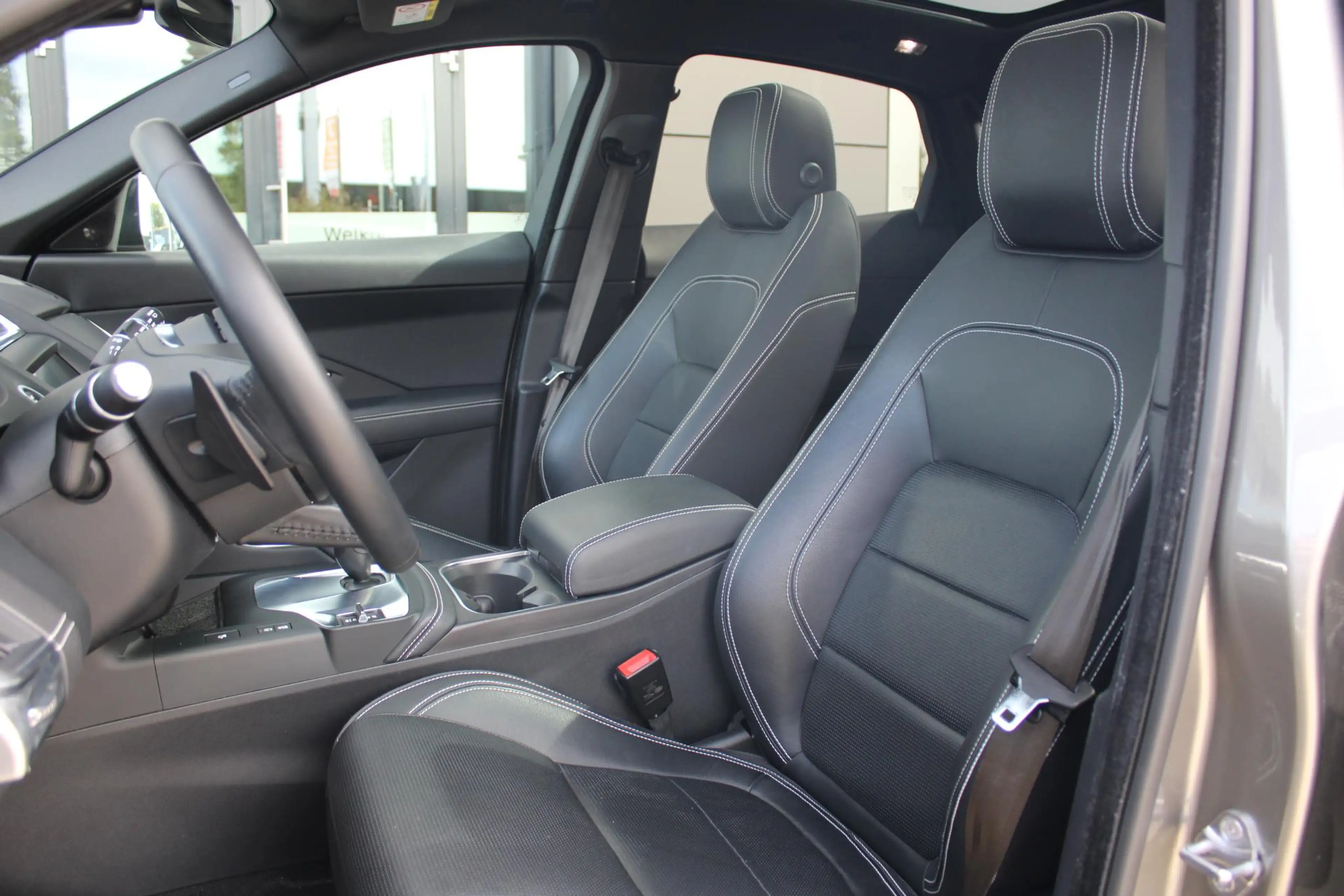 Jaguar E-Pace 2.0 P200 AWD | Pano | Stoel+stuur verwarming | ACC — photo 5
