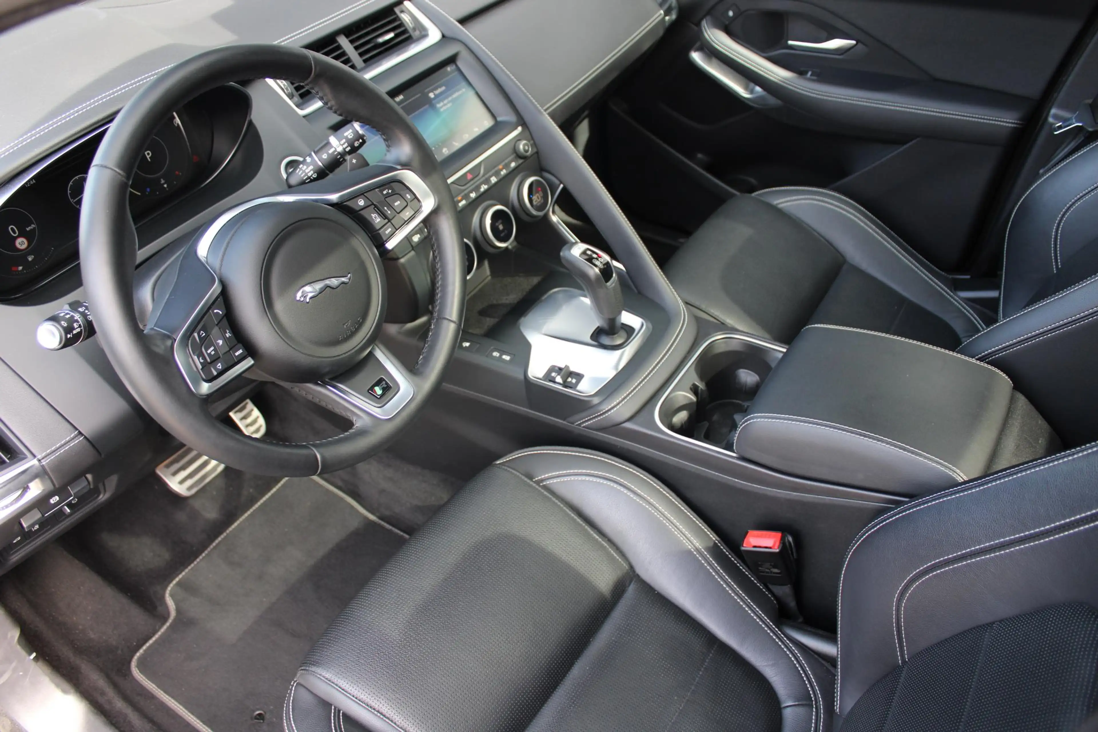 Jaguar E-Pace 2.0 P200 AWD | Pano | Stoel+stuur verwarming | ACC — photo 4