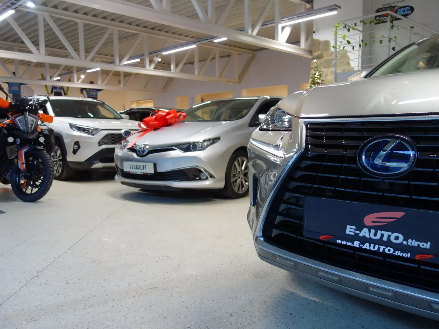 Lexus NX 300 Hybrid Aut. *CARPLAY *ASSISTENZ *LENKRADHZG Grau - 2