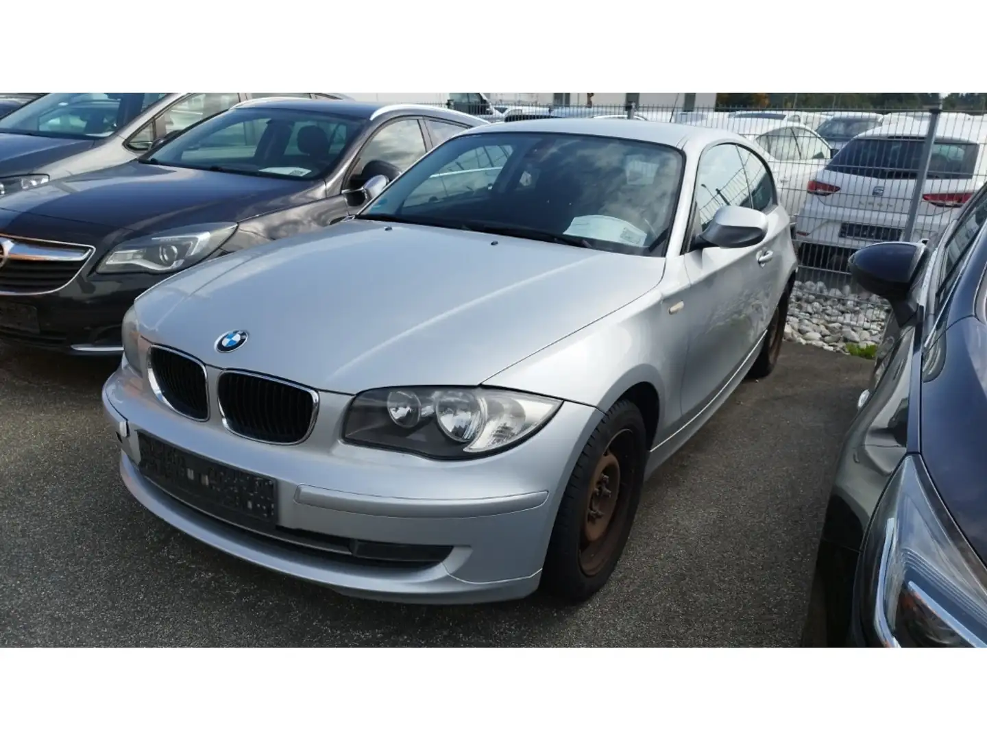 BMW 116 i Advantage*Tempo SHZ PDC Bluetoo 2-Zo-Klima Silber - 2