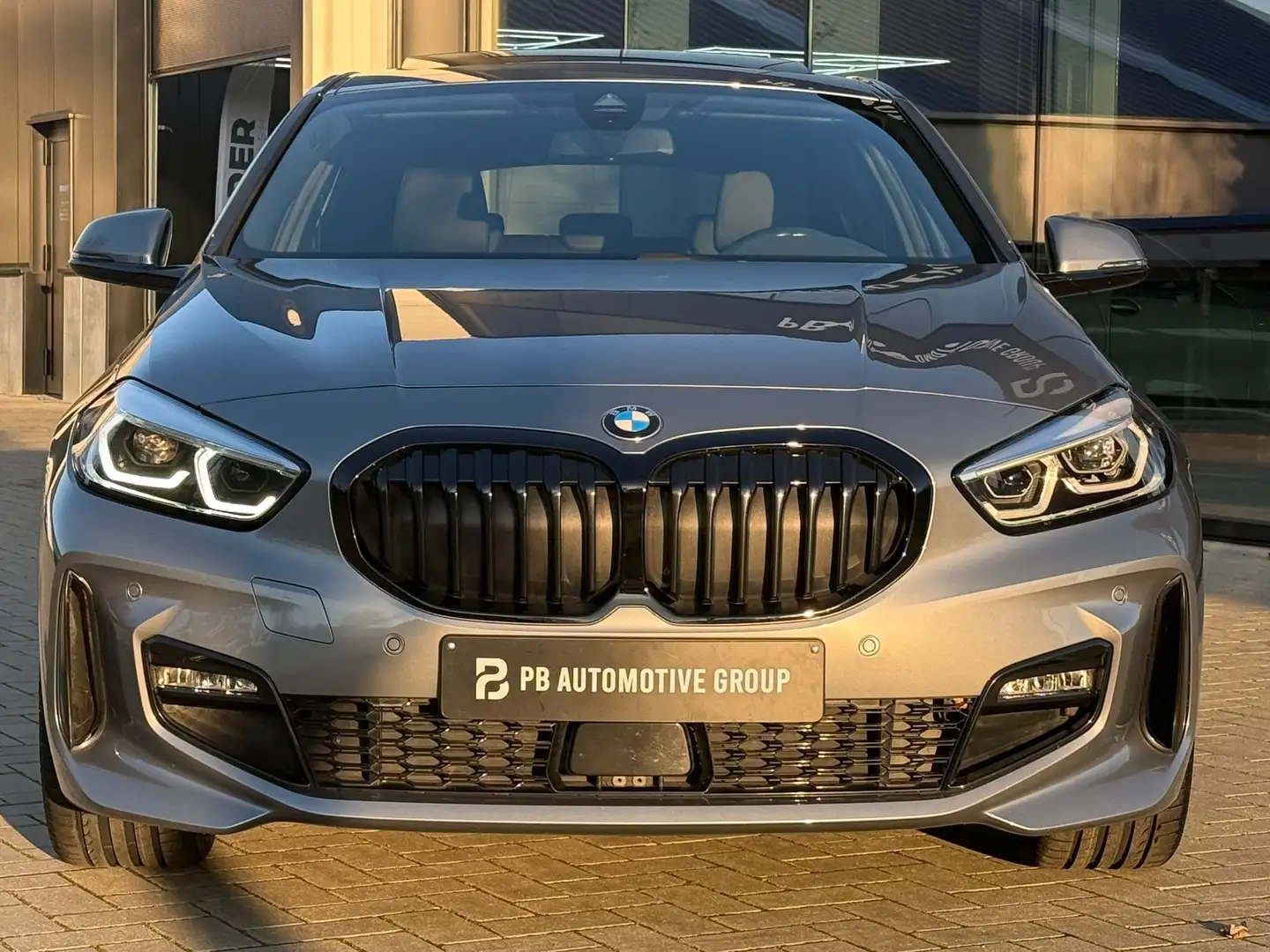 BMW 118 M-Pano-Zetelverwarming-Cam-Cockpit Prof-Sfeerverl Gris - 2