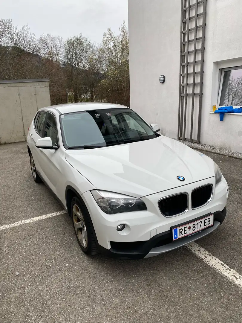 BMW X1 sDrive20i Weiß - 1