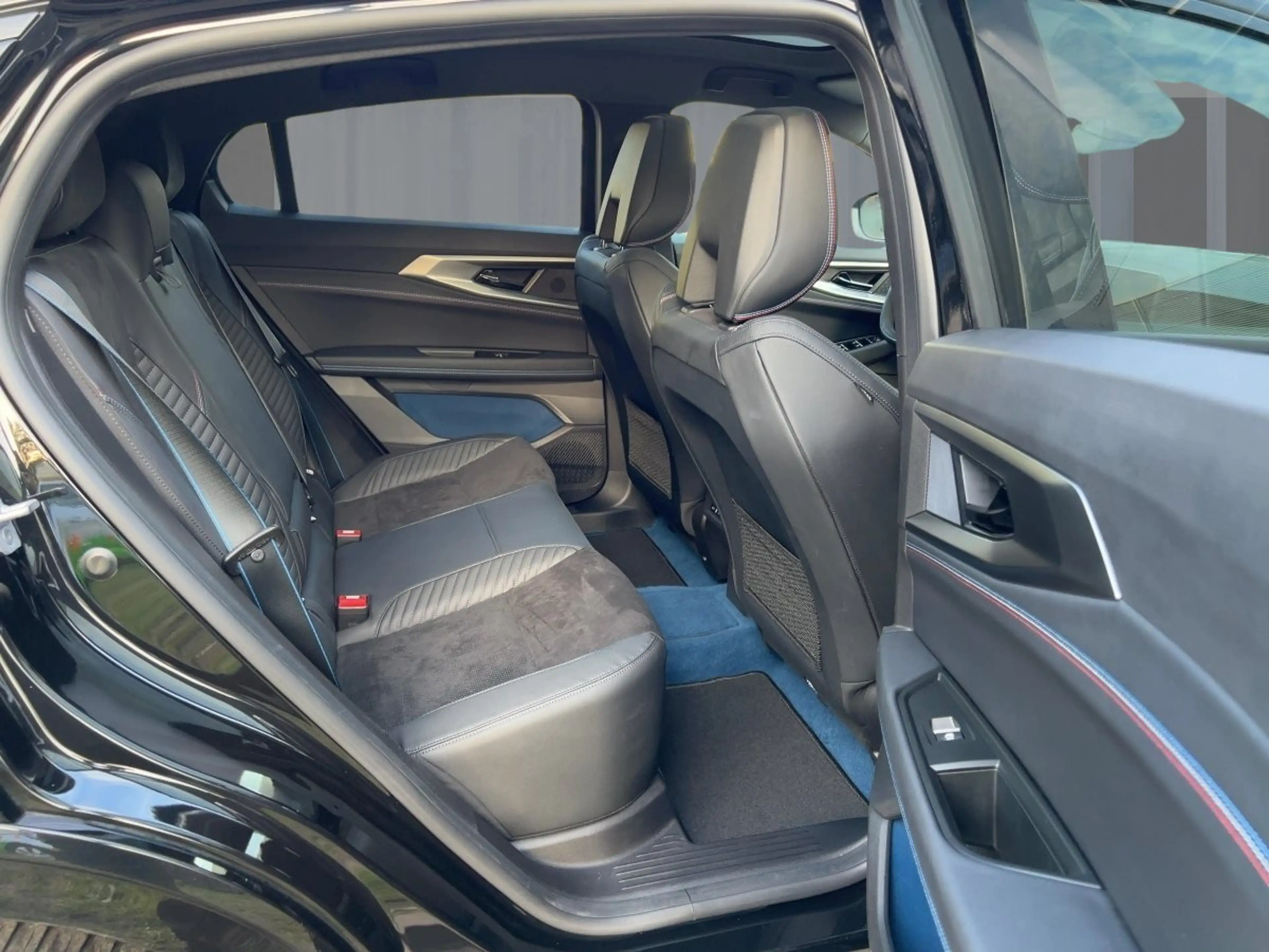 Renault Rafale 1.2 E-TECH Hyper Hybrid 300 Esprit Alpine 4x4 — photo 9