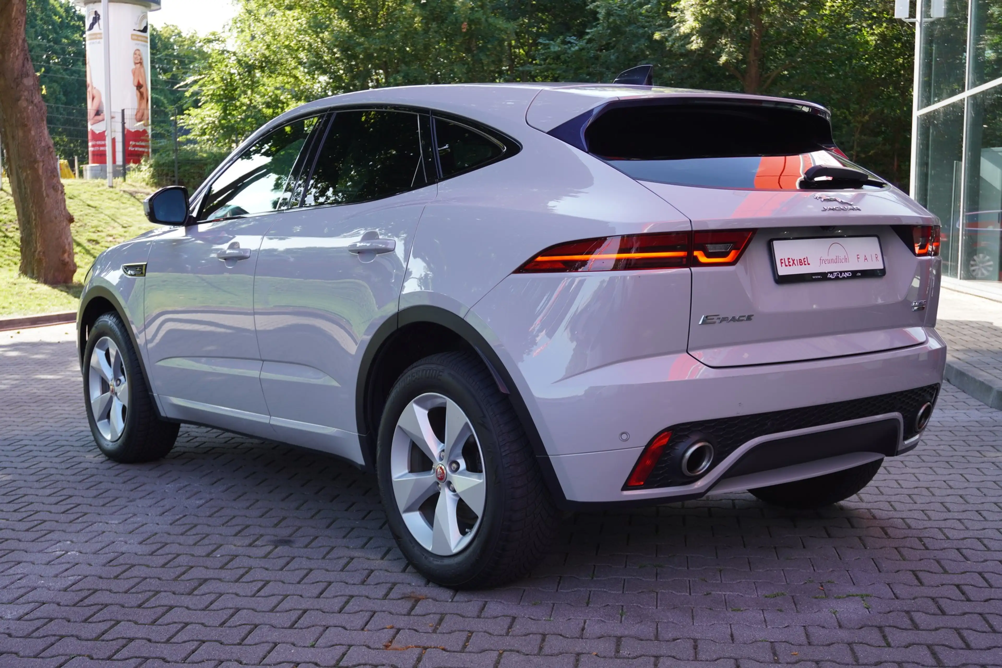 Jaguar E-Pace E-PACE 2.0 R-Dynamic S AWD — photo 8
