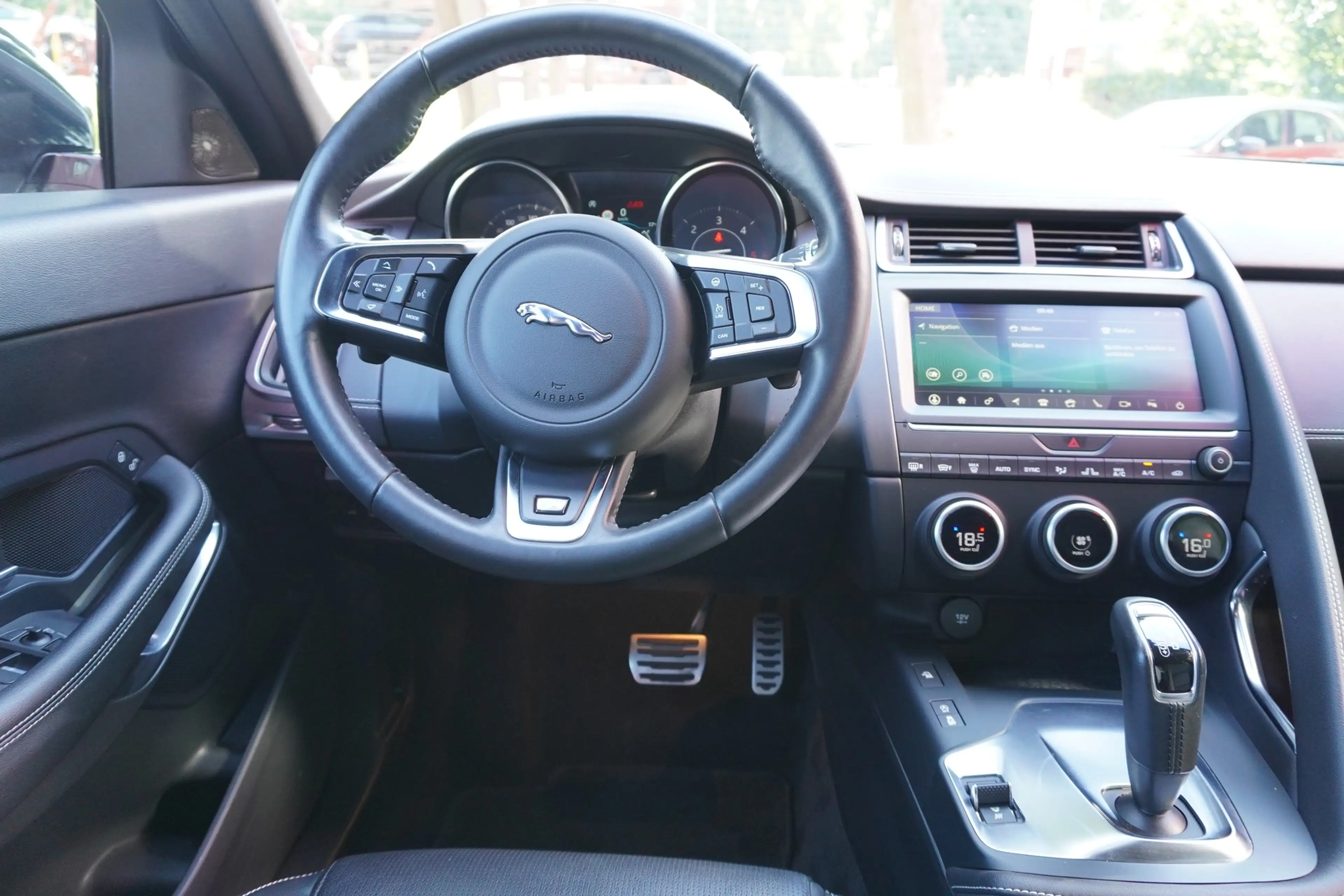 Jaguar E-Pace E-PACE 2.0 R-Dynamic S AWD — photo 15