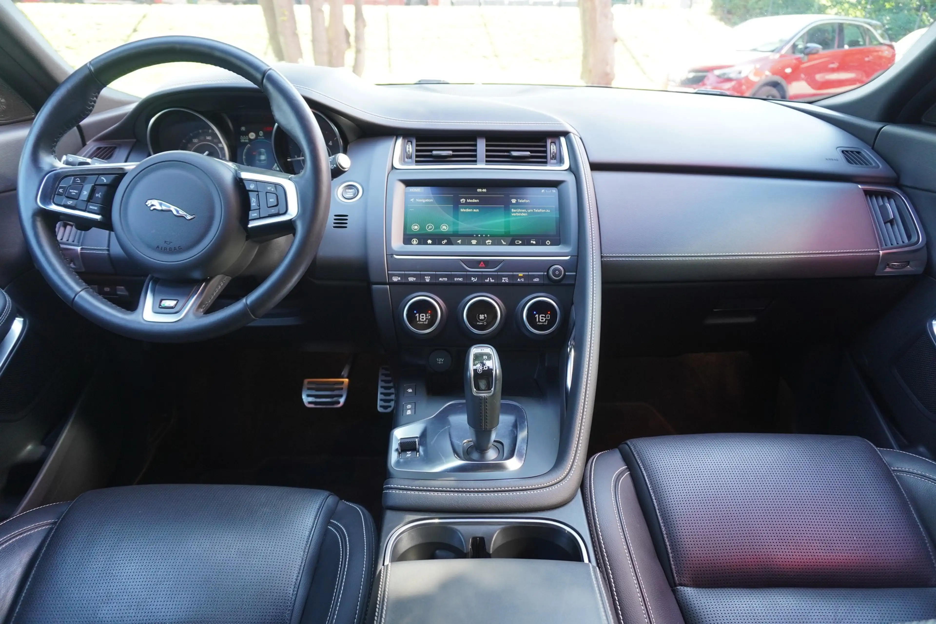 Jaguar E-Pace E-PACE 2.0 R-Dynamic S AWD — photo 14