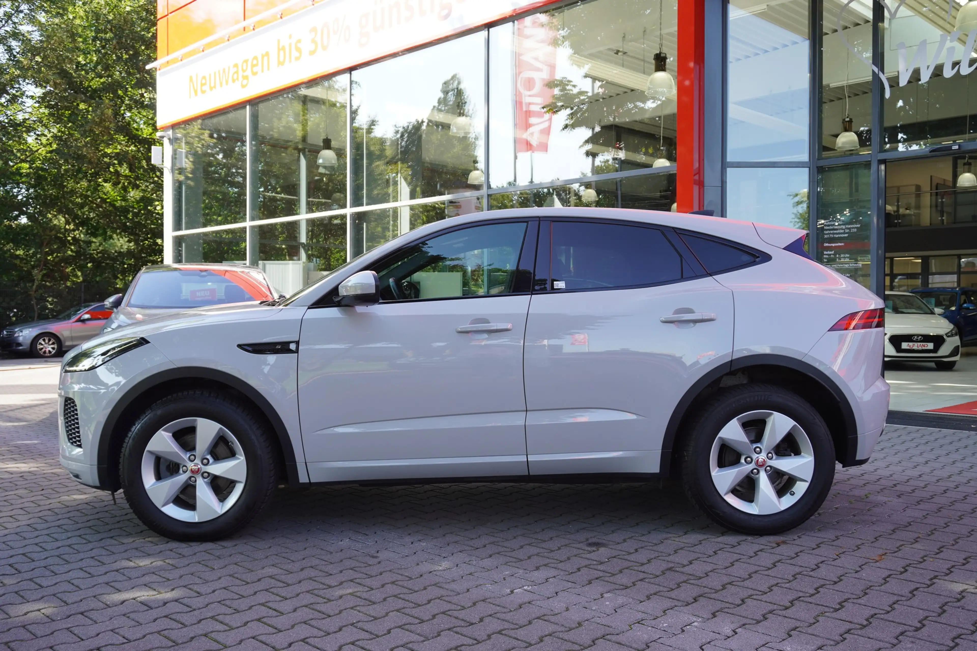 Jaguar E-Pace E-PACE 2.0 R-Dynamic S AWD — photo 9