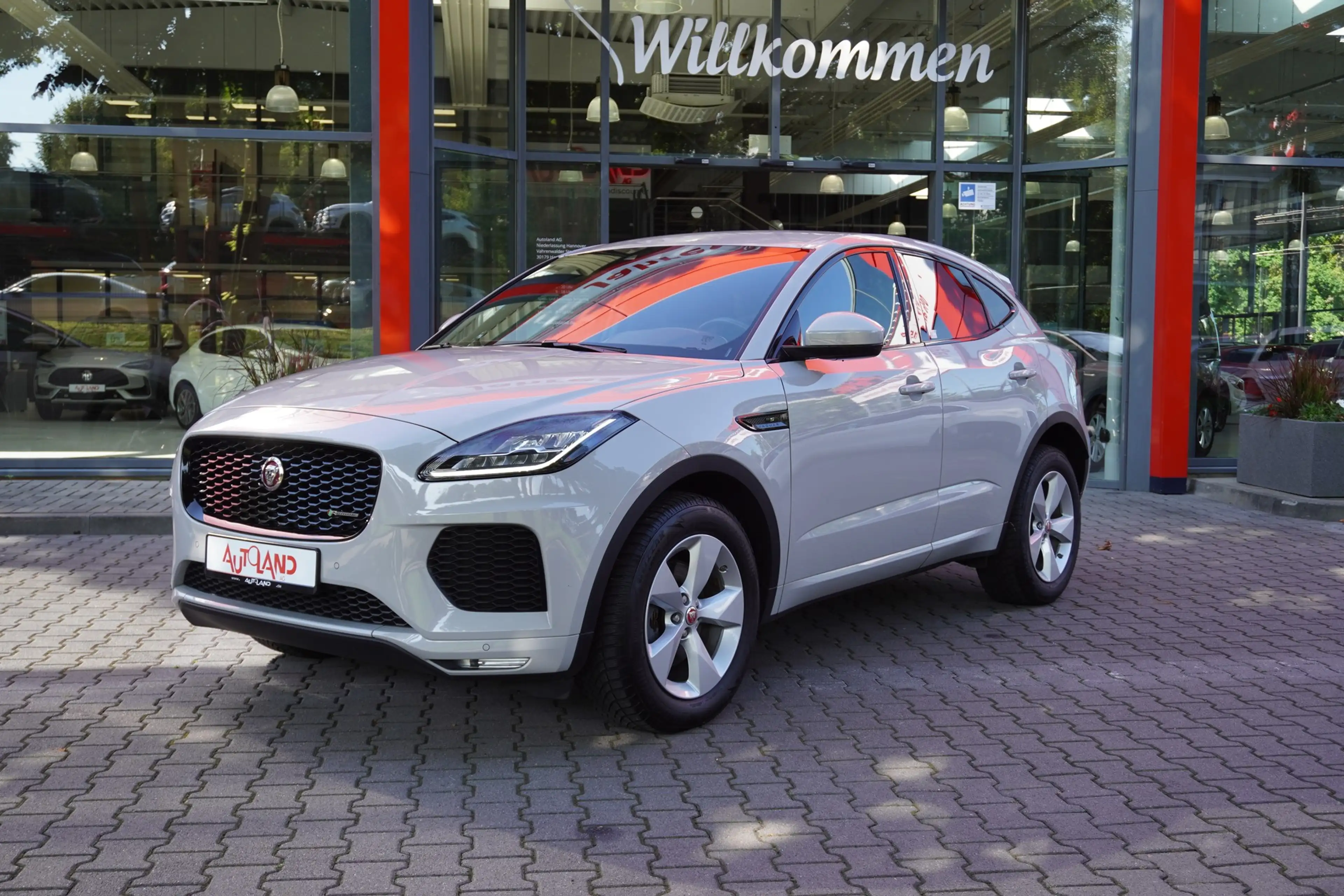 Jaguar E-Pace E-PACE 2.0 R-Dynamic S AWD — photo 2