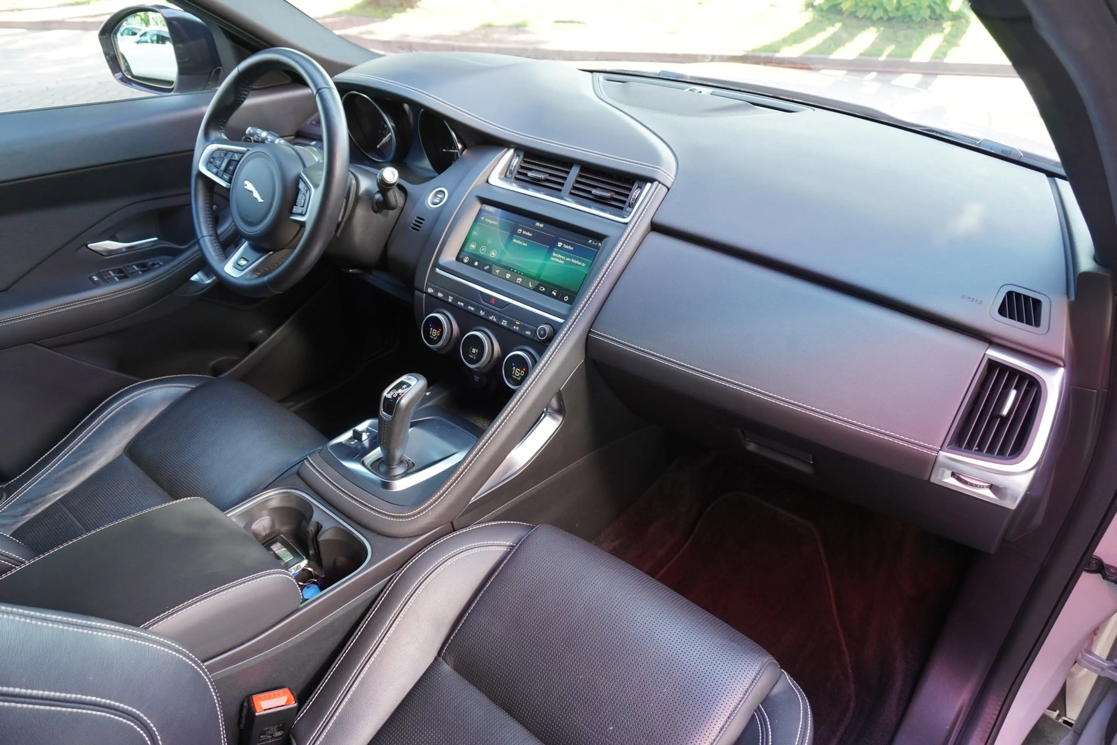 Jaguar E-Pace E-PACE 2.0 R-Dynamic S AWD — photo 13