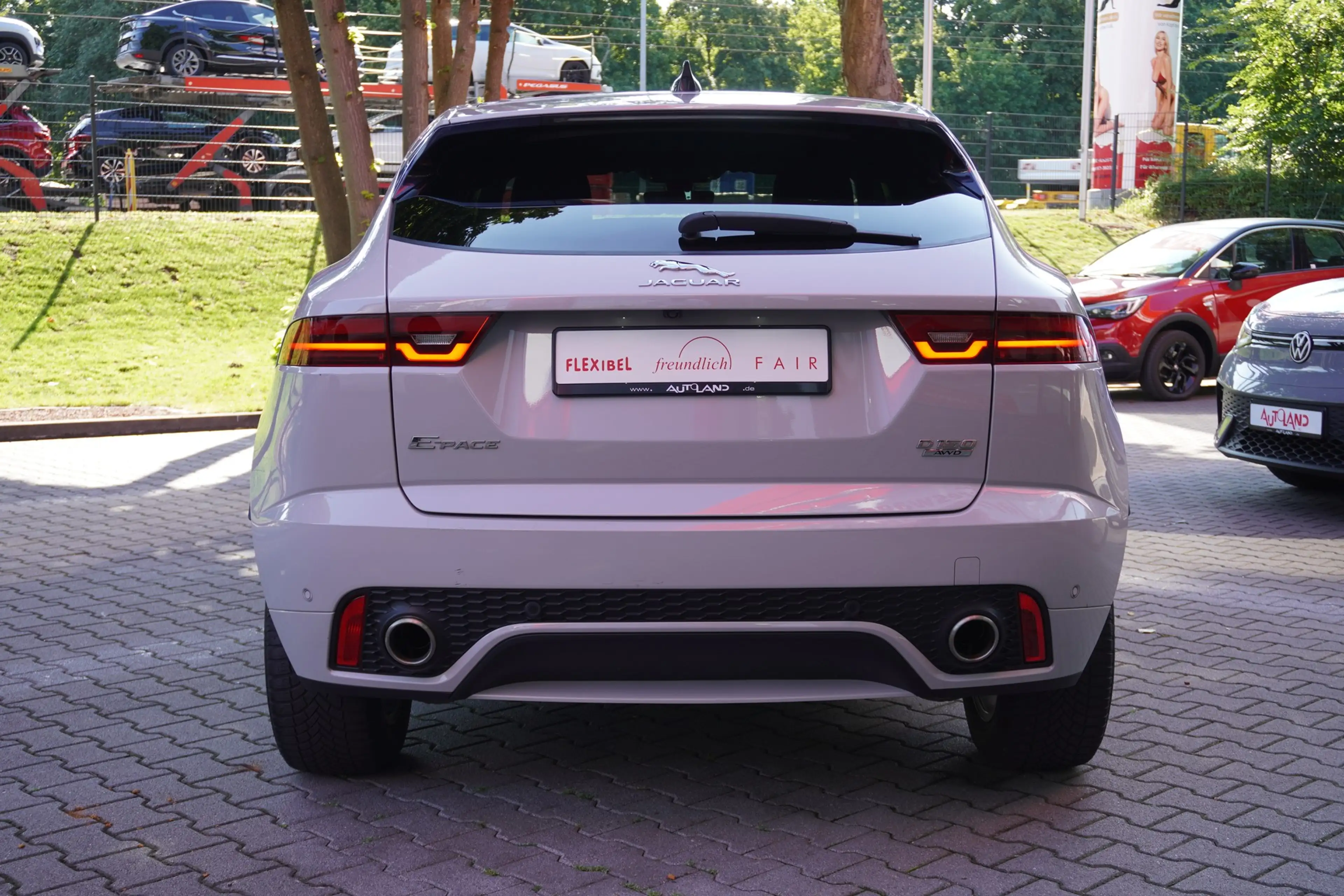 Jaguar E-Pace E-PACE 2.0 R-Dynamic S AWD — photo 7
