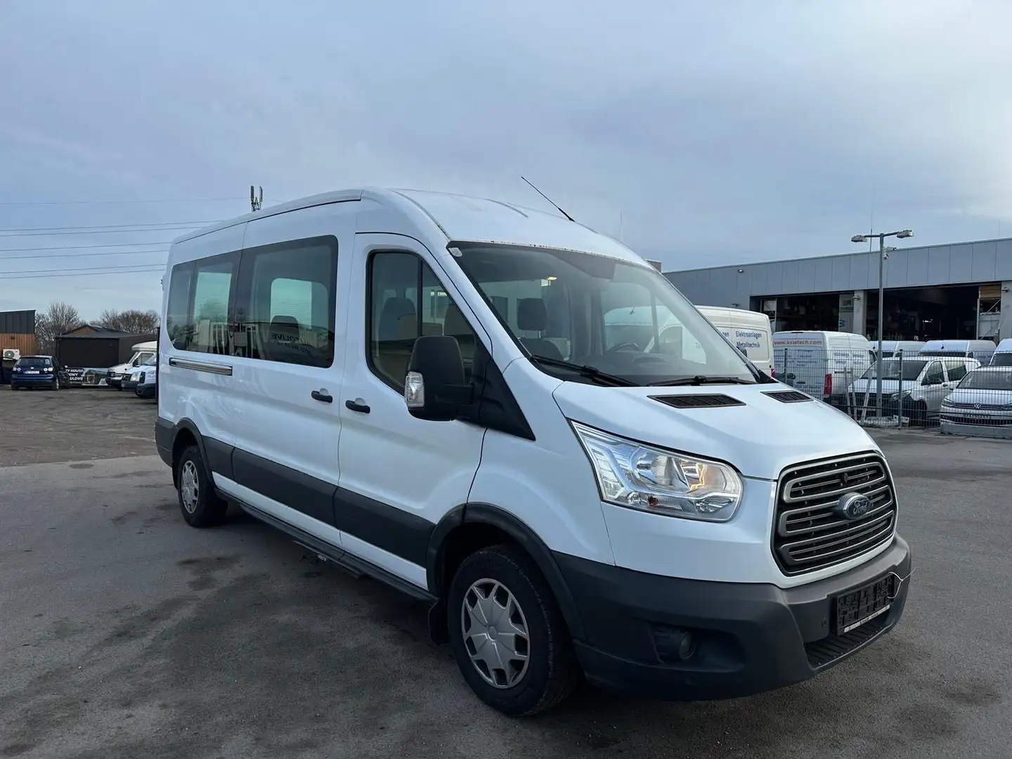 Ford Transit 2,0 TDCI L3H2 310 Trend Weiß - 2