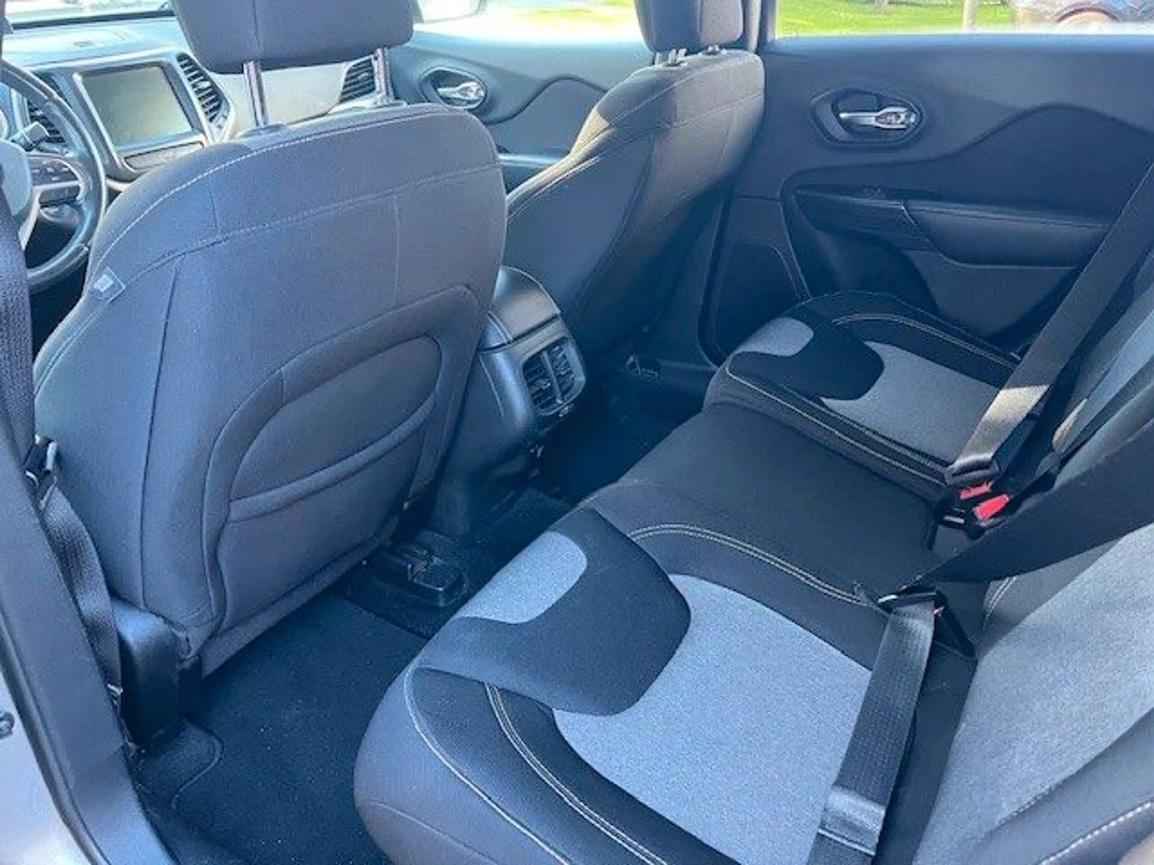 Jeep Cherokee 3.2 V6 200kW 4x4 Limited AHK — photo 11