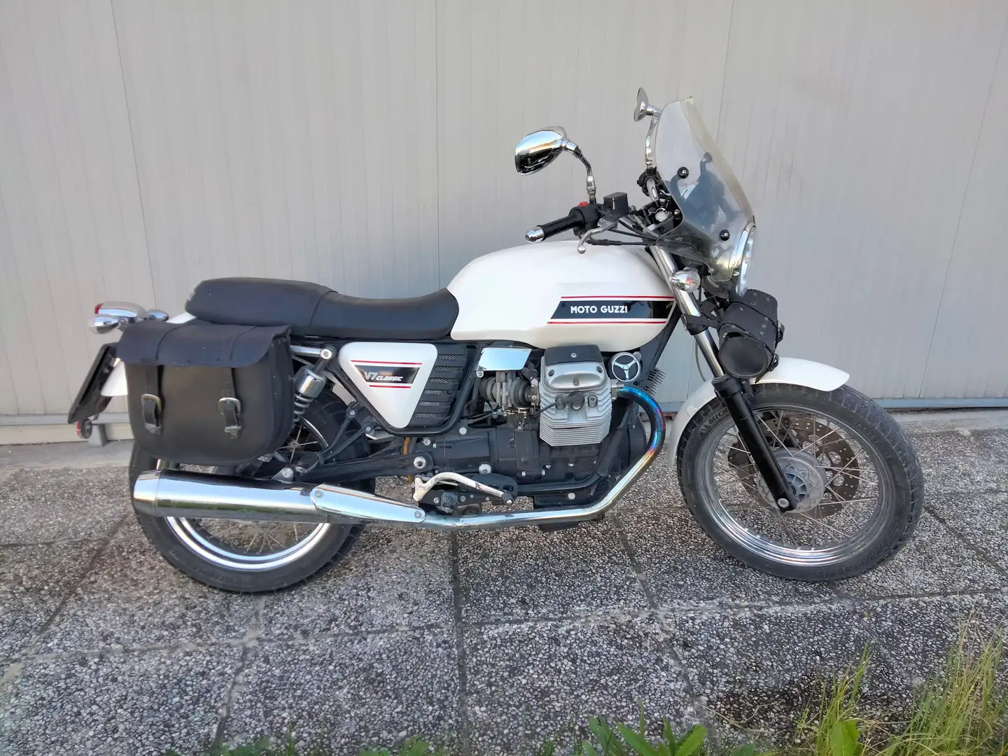 Moto Guzzi V 7 Classic Alb - 1