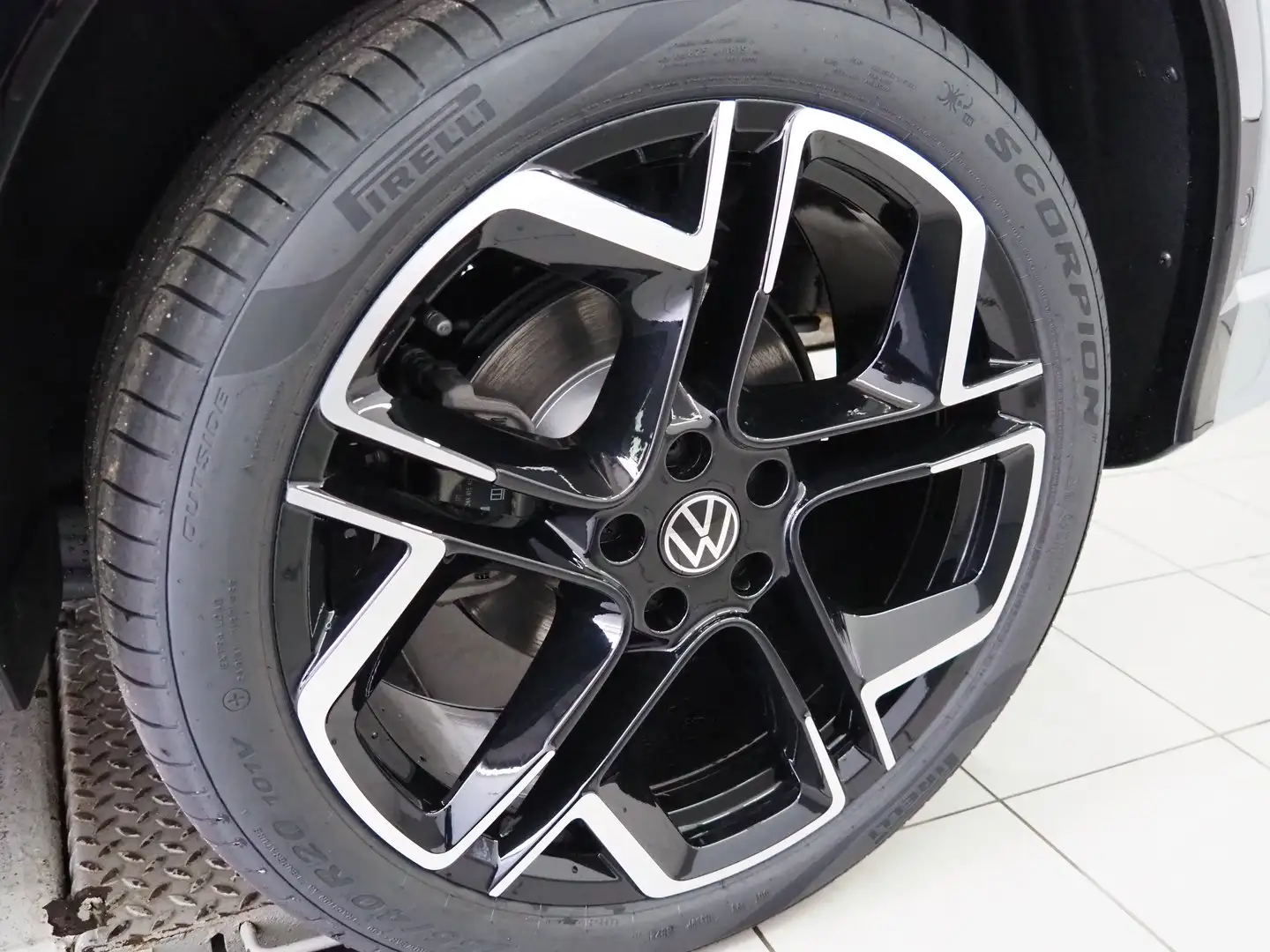 Volkswagen Tiguan Sport TDI 4MOTION DSG Silber - 2