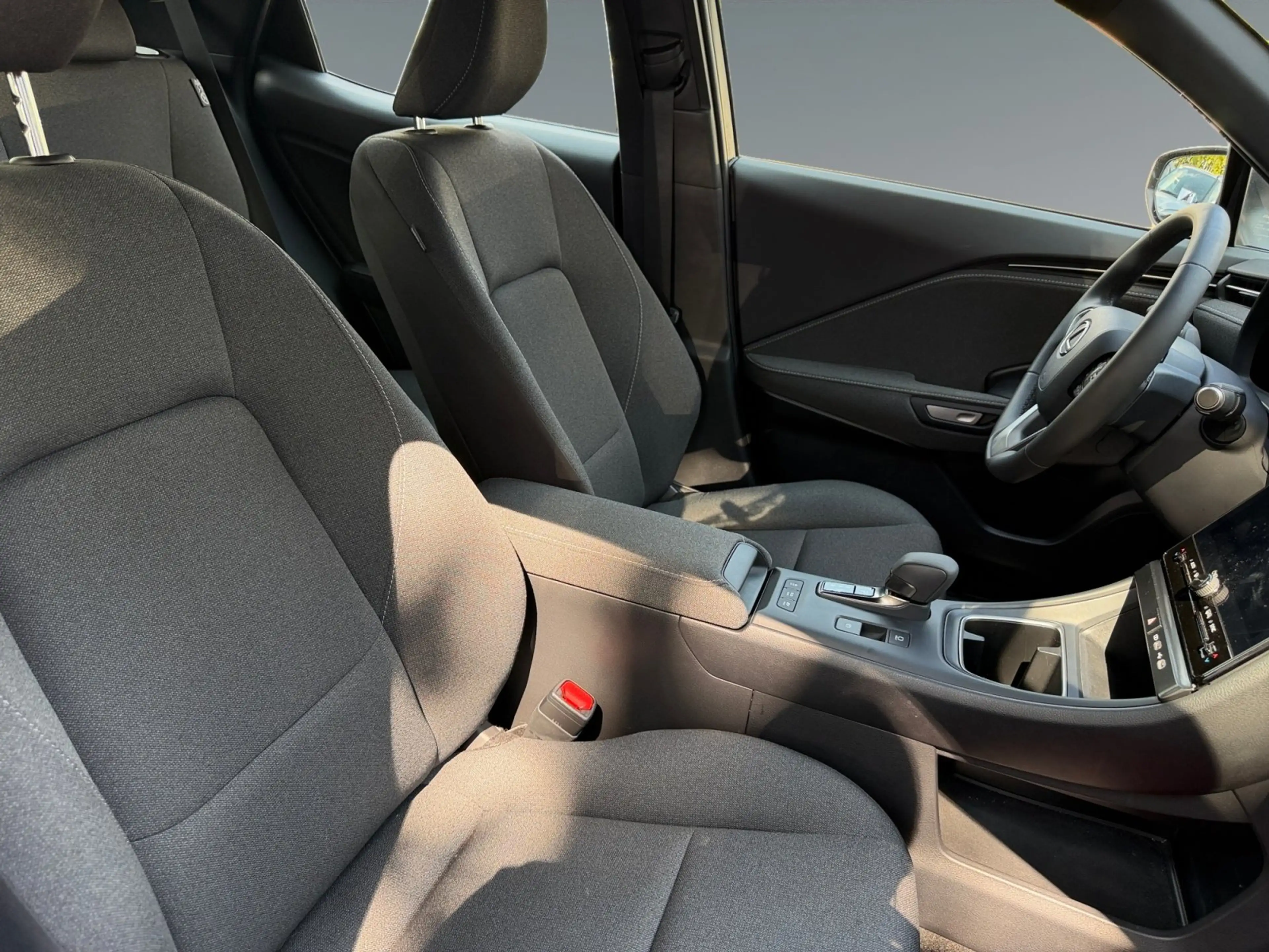 Lexus LBX 1.5 Hybrid *CARPLAY*AA*KAMERA* — photo 16