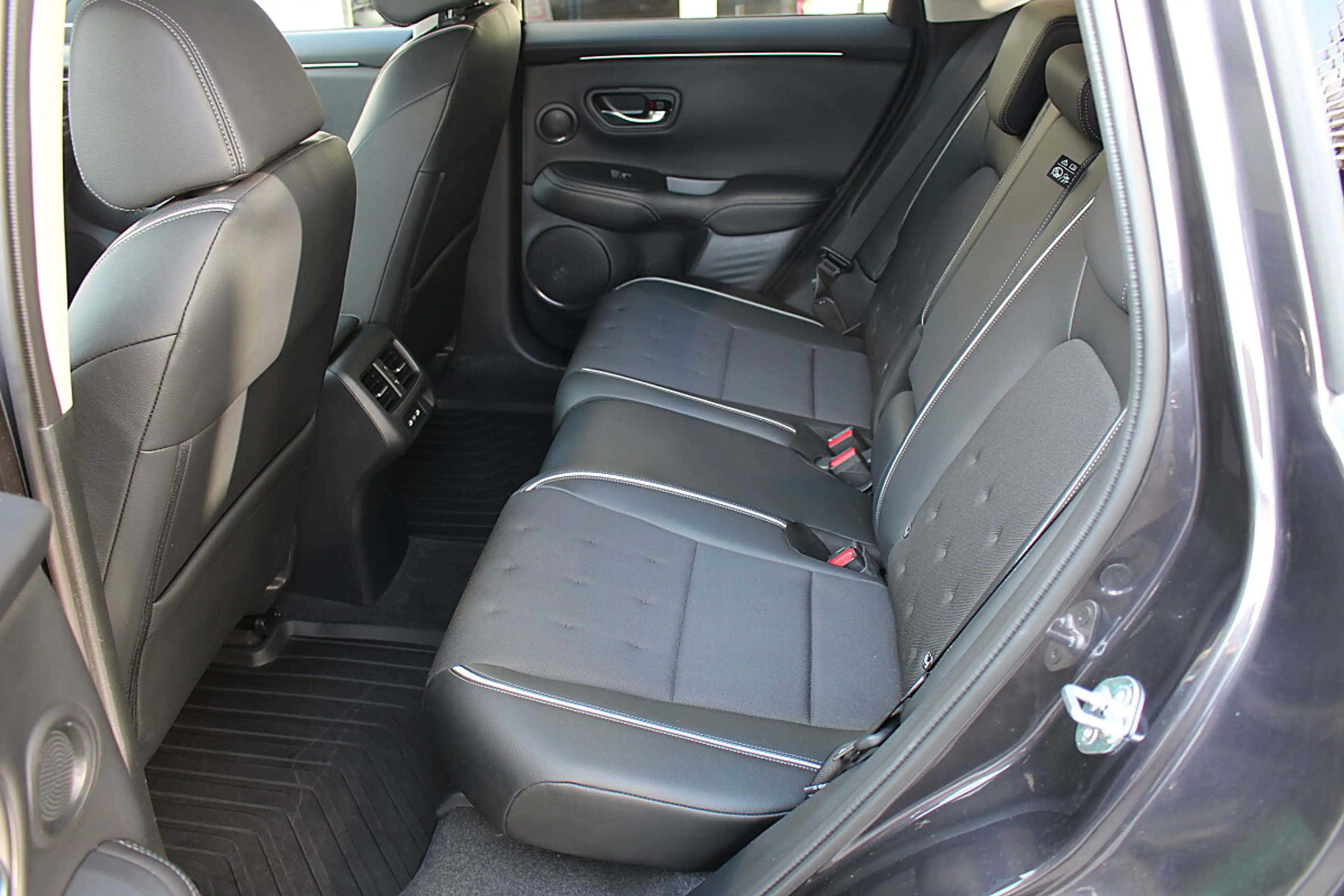 Honda ZR-V 2,0 i-MMD Hybrid Sport Aut. — photo 12