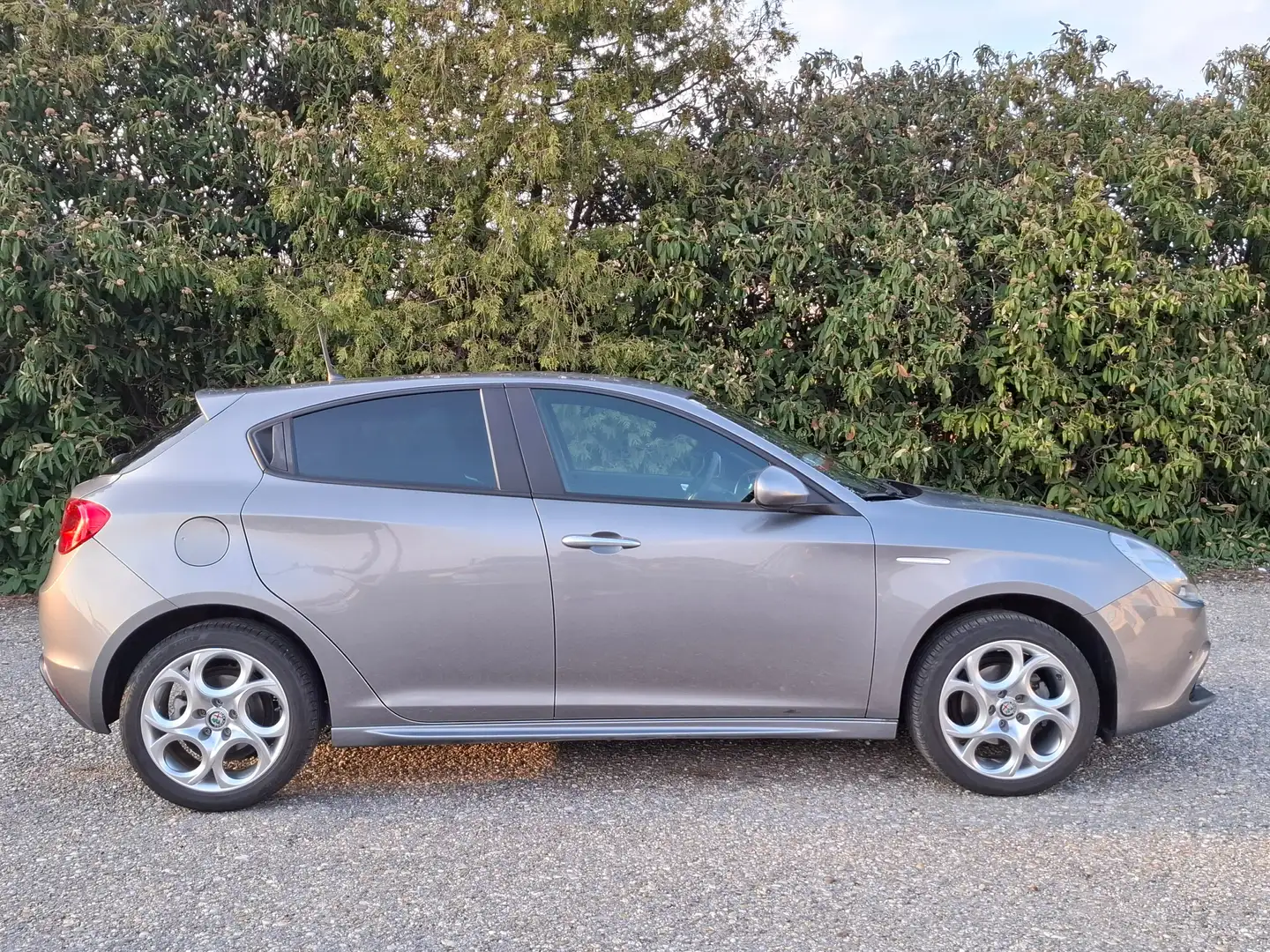 Alfa Romeo Giulietta 1,4 TB Sport, wie NEU! 1.BESITZ, NUR 15.000km Grau - 2