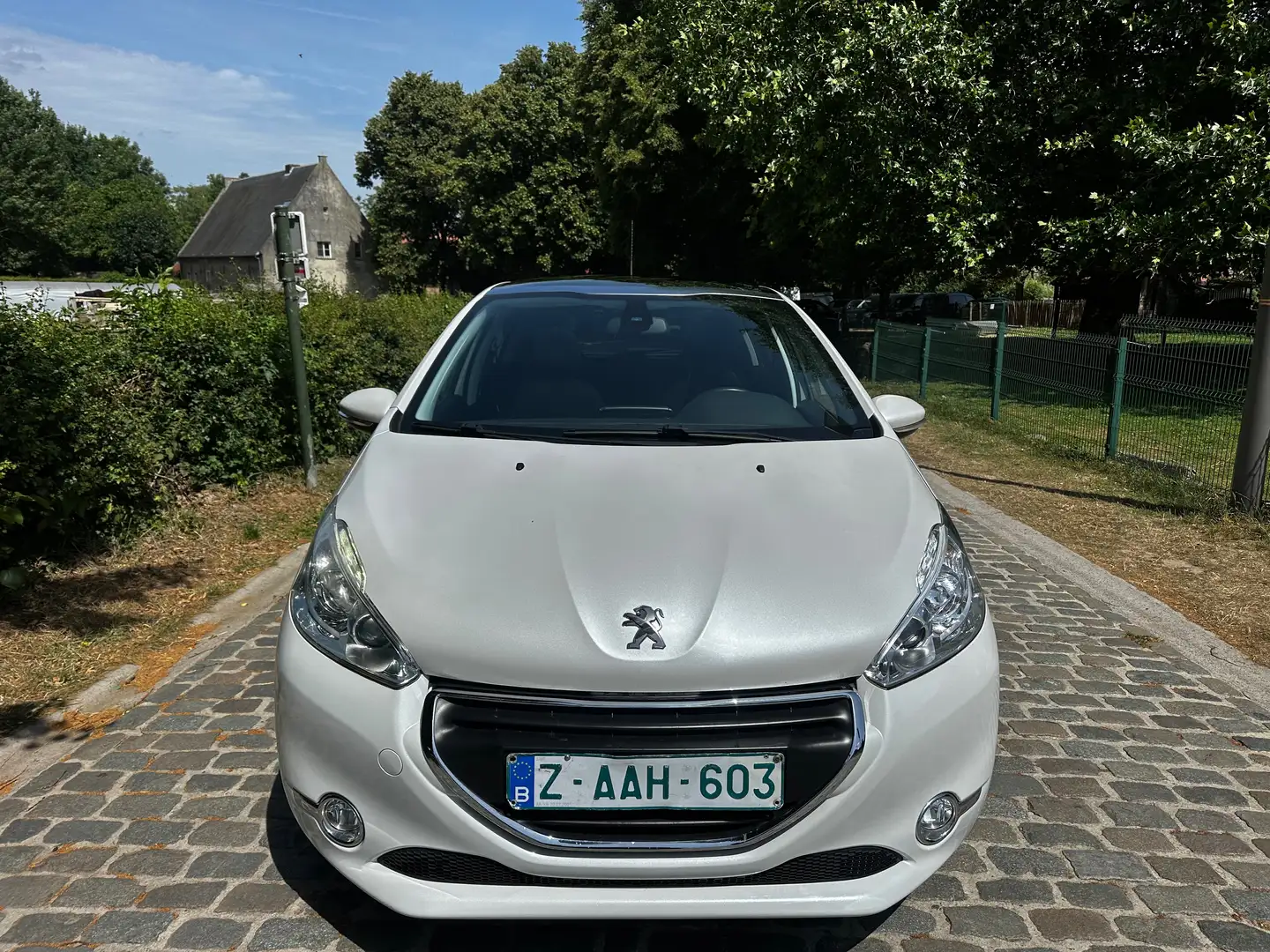 Peugeot 208 1.2i PureTech *** PANO *** Blanc - 2