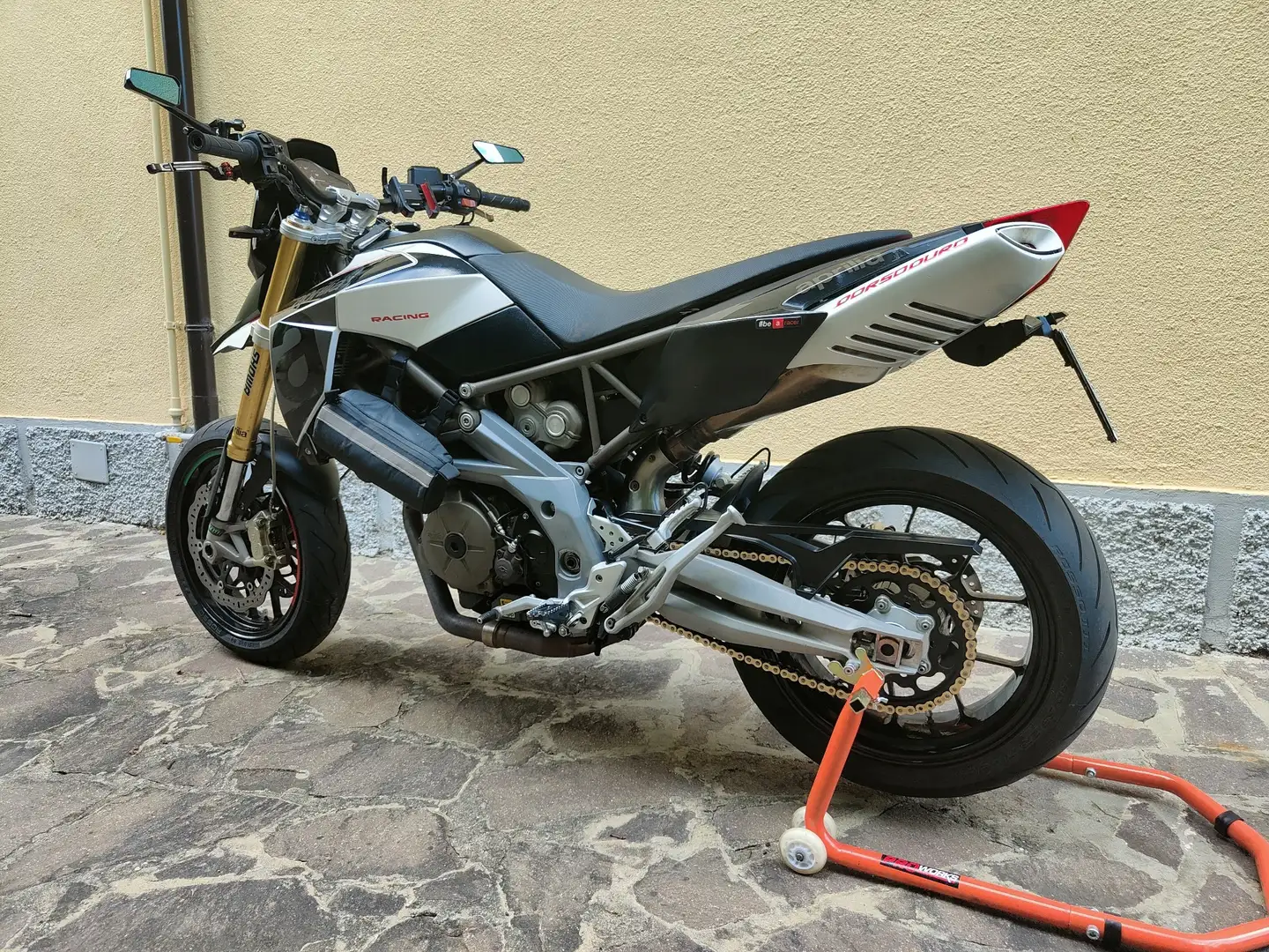 Aprilia Dorsoduro Nero - 2