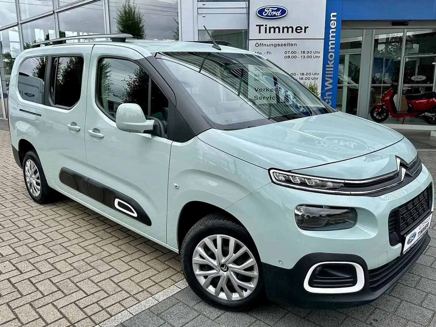 Citroen Berlingo SHINE 7-Sitzer XL BlueHDi 130 EAT8 Grün - 1