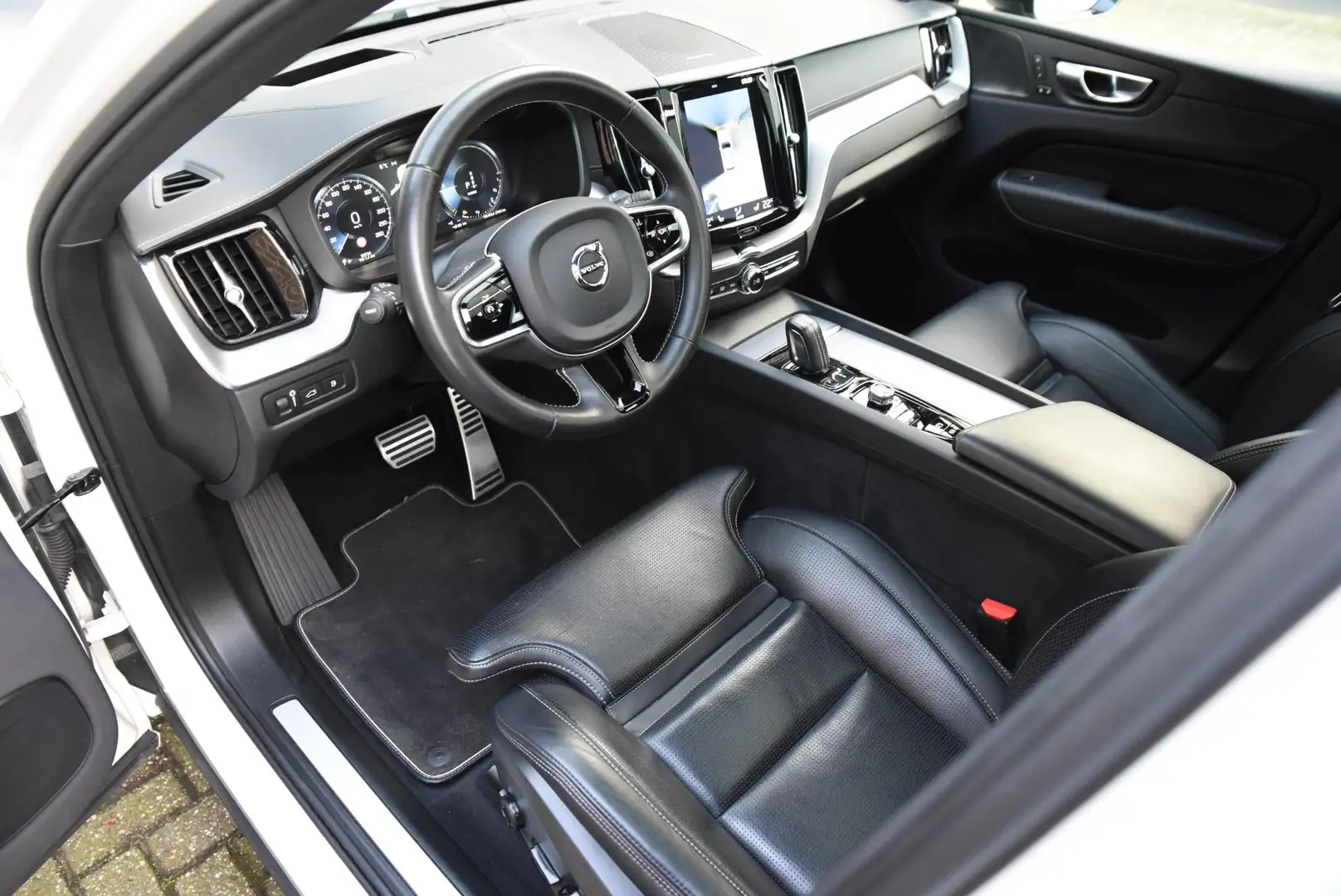 Volvo XC60 2.0 T8 Twin Engine AWD Polestar Engineered Trekhaa Blanc - 2