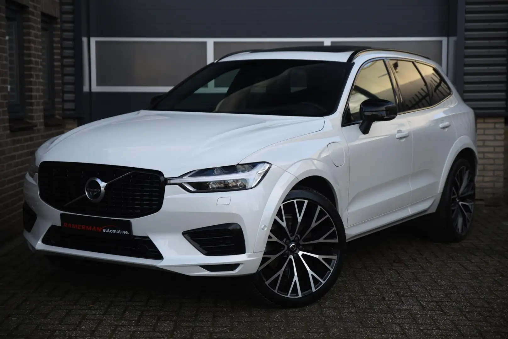 Volvo XC60 2.0 T8 Twin Engine AWD Polestar Engineered Trekhaa Blanc - 1