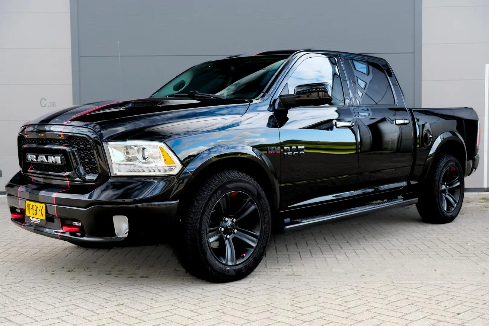 Dodge RAM 1500 5.7 V8 HEMI 4x4 | 401 PK | LARAMIE | BLACK-OP Noir - 1