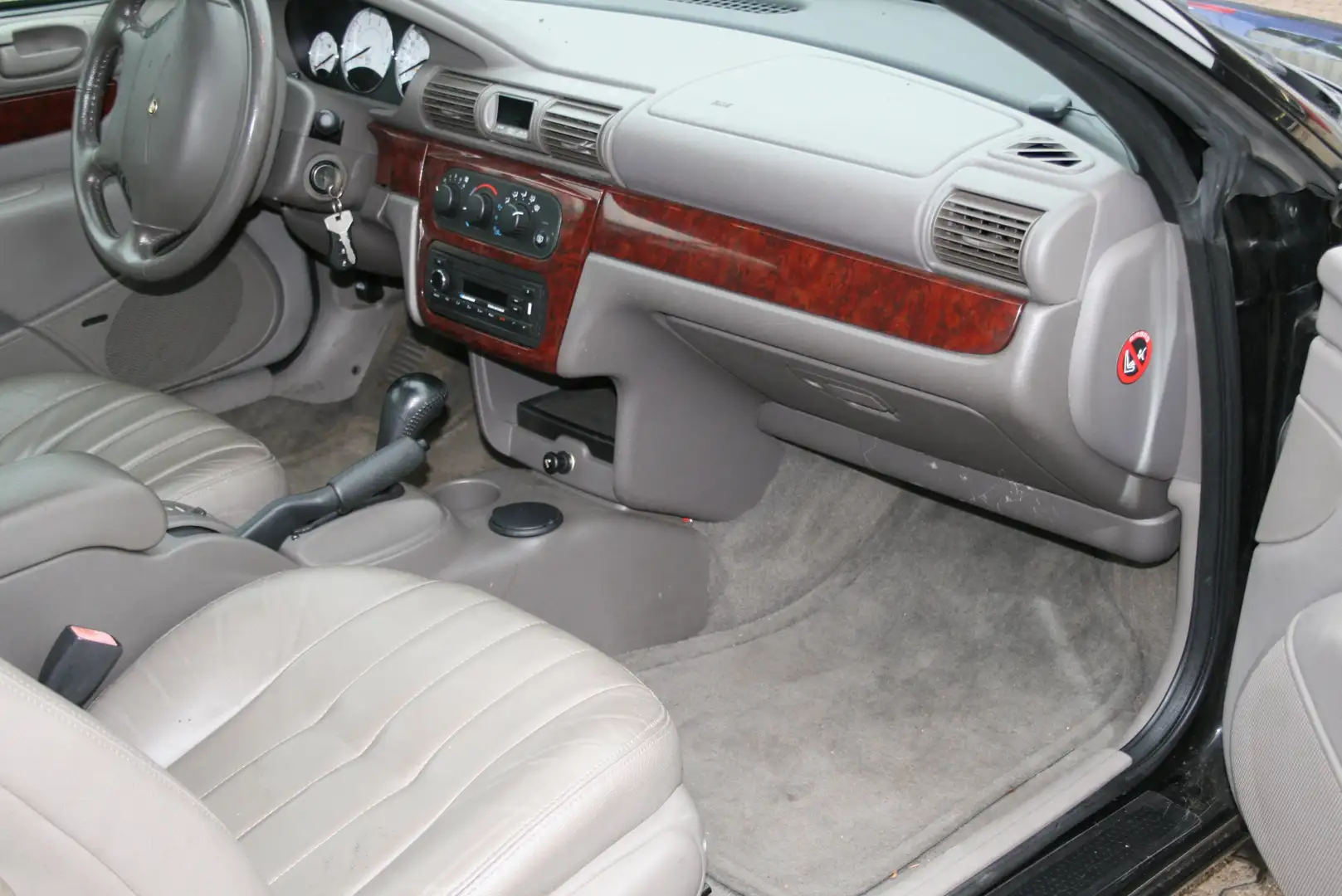 Chrysler Sebring 2.7 LX Zwart - 2