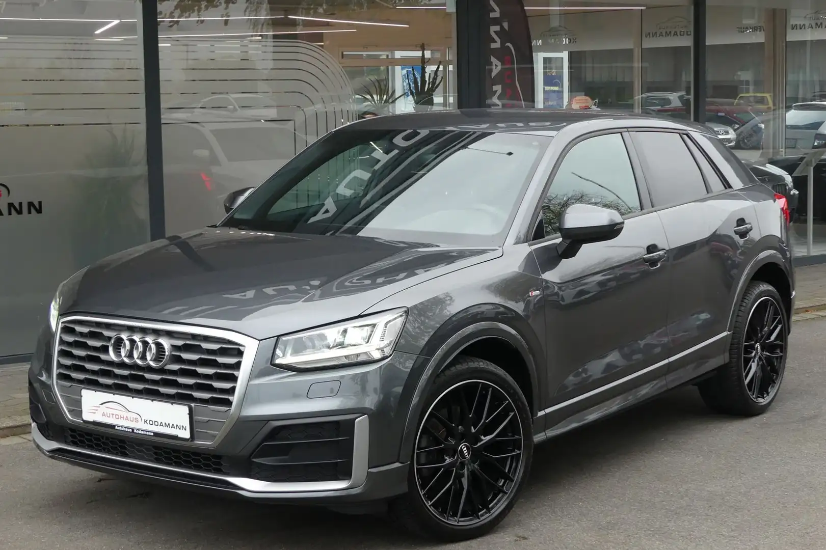 Audi Q2 35 TFSI sport S-line*ACC*19"*AHK Grau - 2