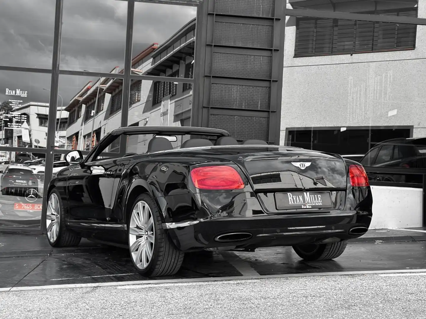 Bentley Continental W12 GT Convertible Чёрный - 2