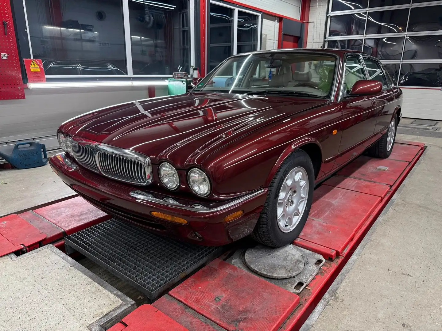 Jaguar XJ Executive 3.2 Červená - 1