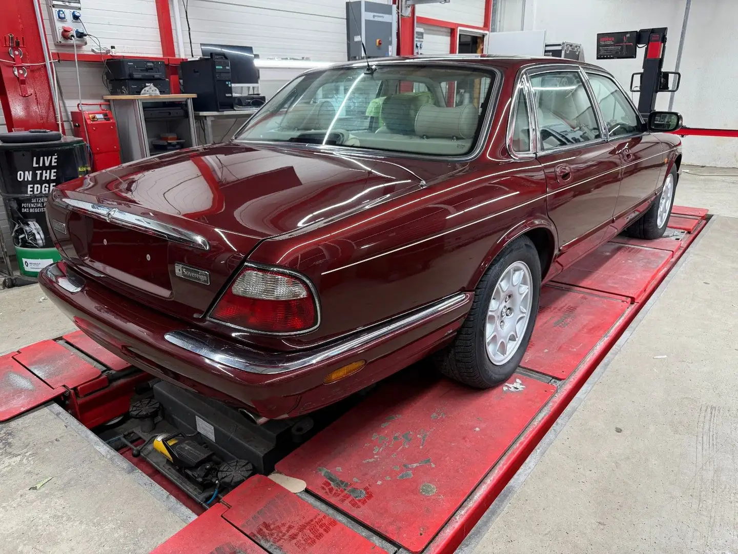 Jaguar XJ Executive 3.2 Červená - 2